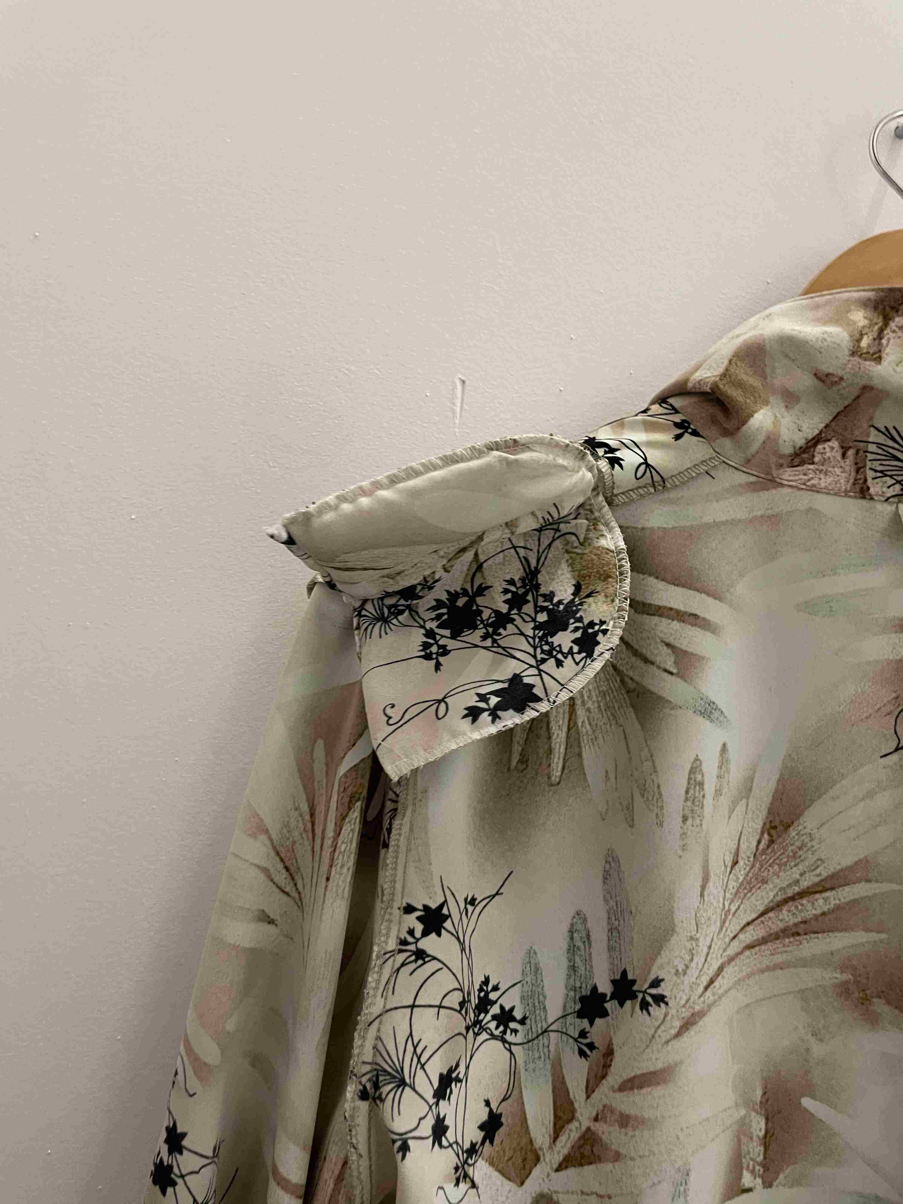 Vintage cream floral pattern small long sleeve shirt
