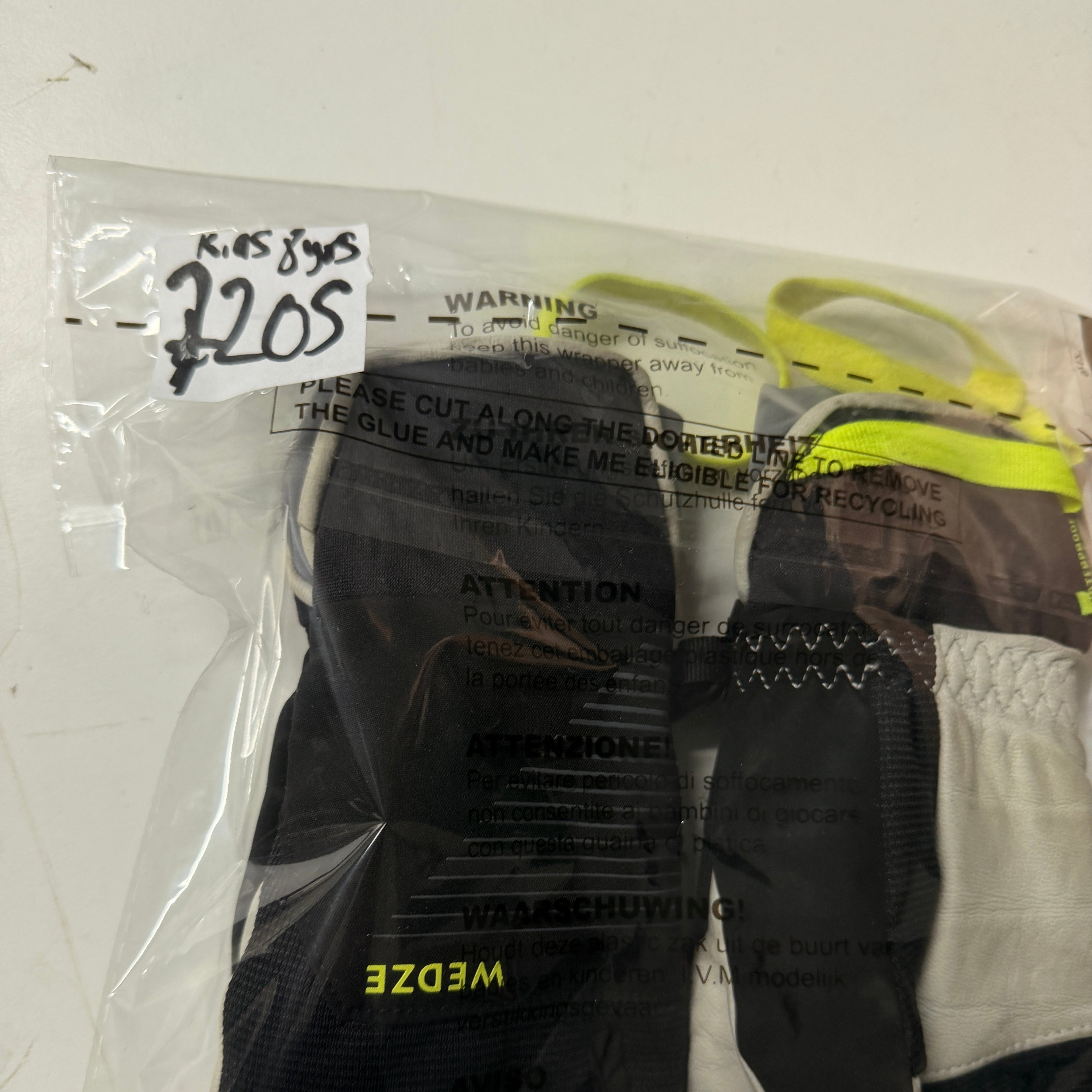 WEDZE Children's Warm and Waterproof Ski Gloves Size: 8 Year Old SKU 7205