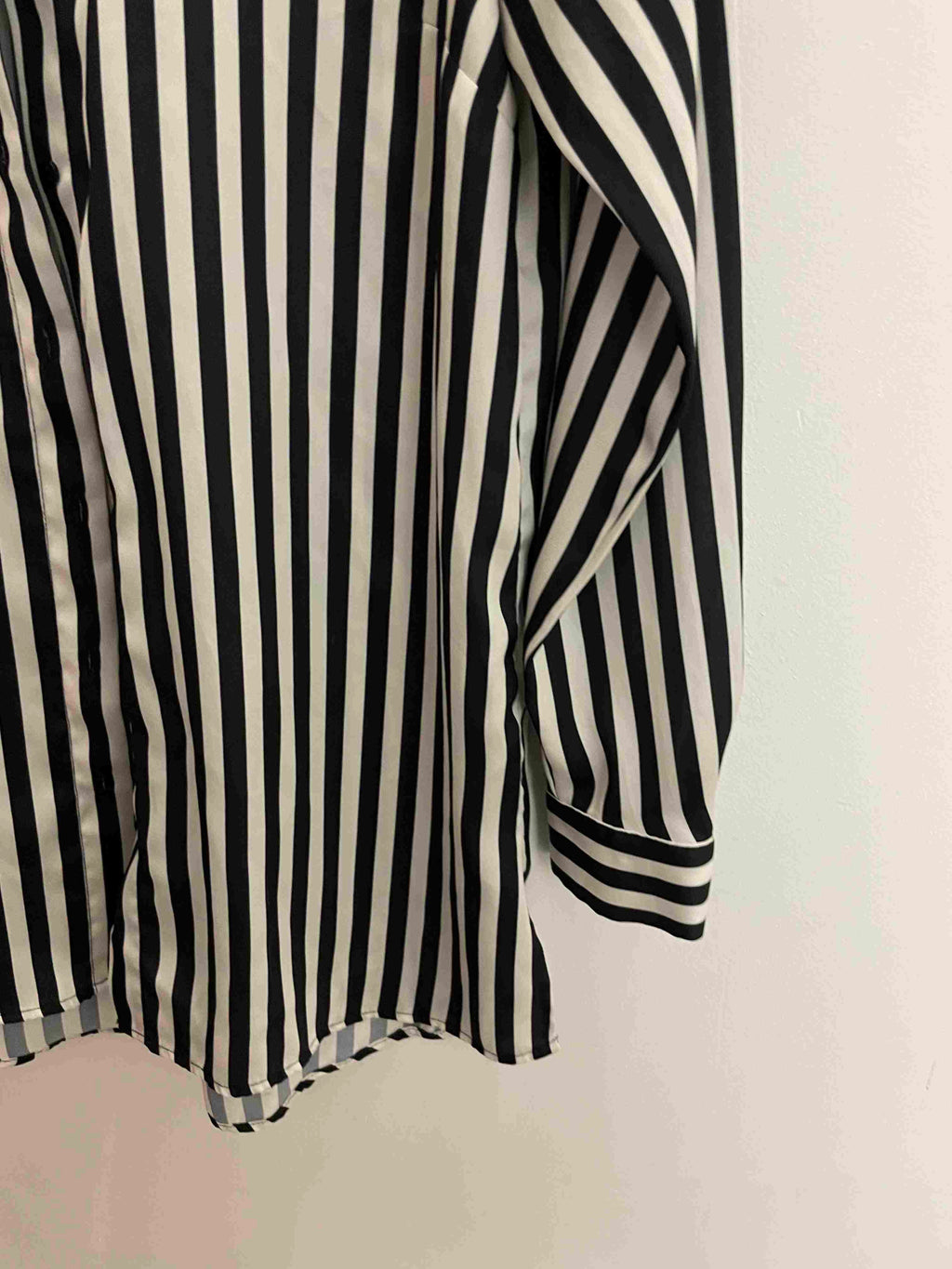 Vintage black and white vertical stripe long sleeve medium shirt