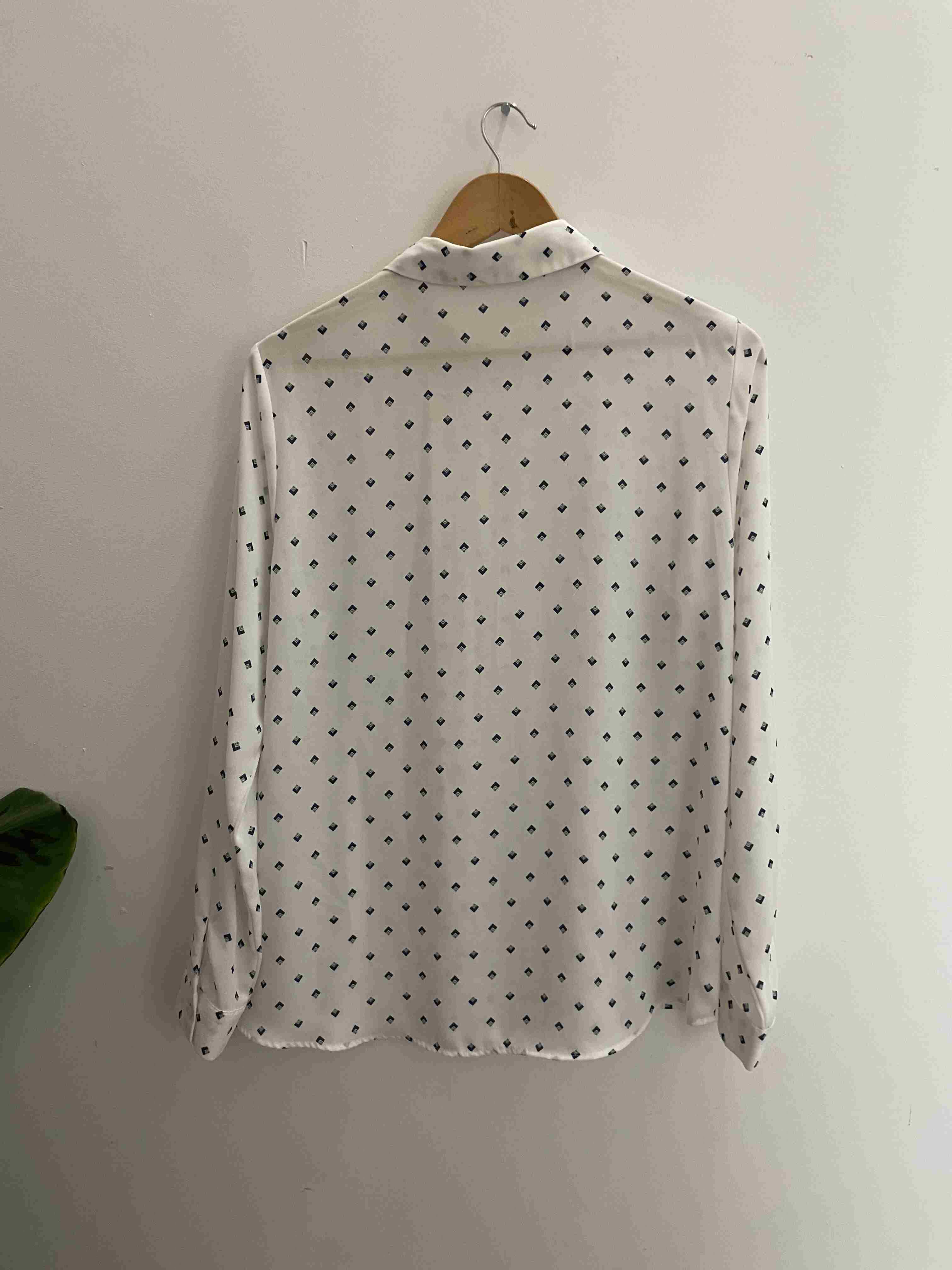 Vintage white pattern regular fit shirt size M