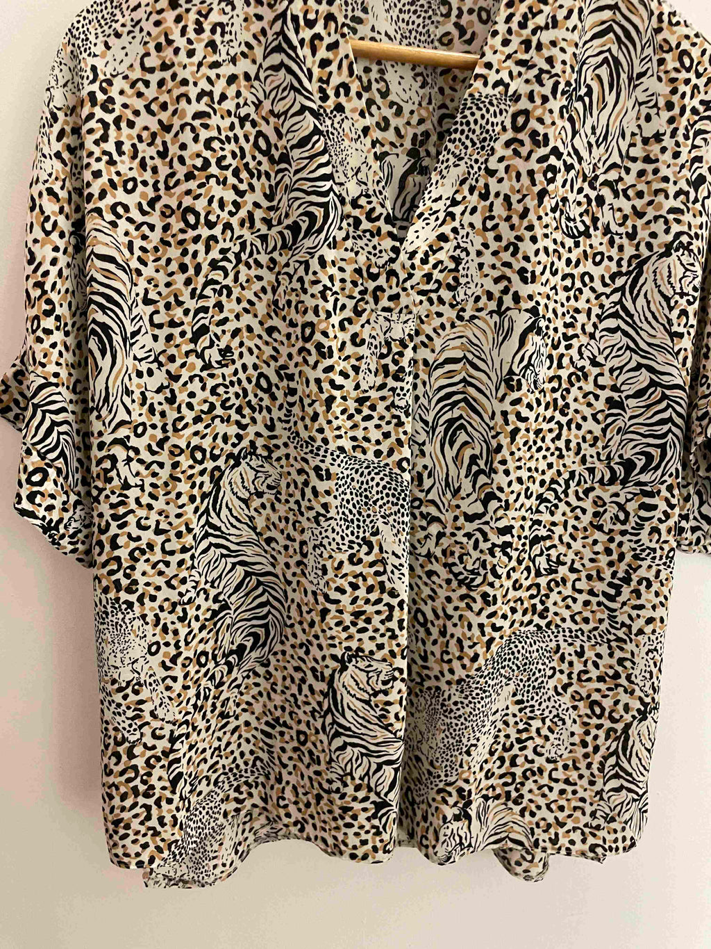 Vintage brown leaopard print pattern womens medium top