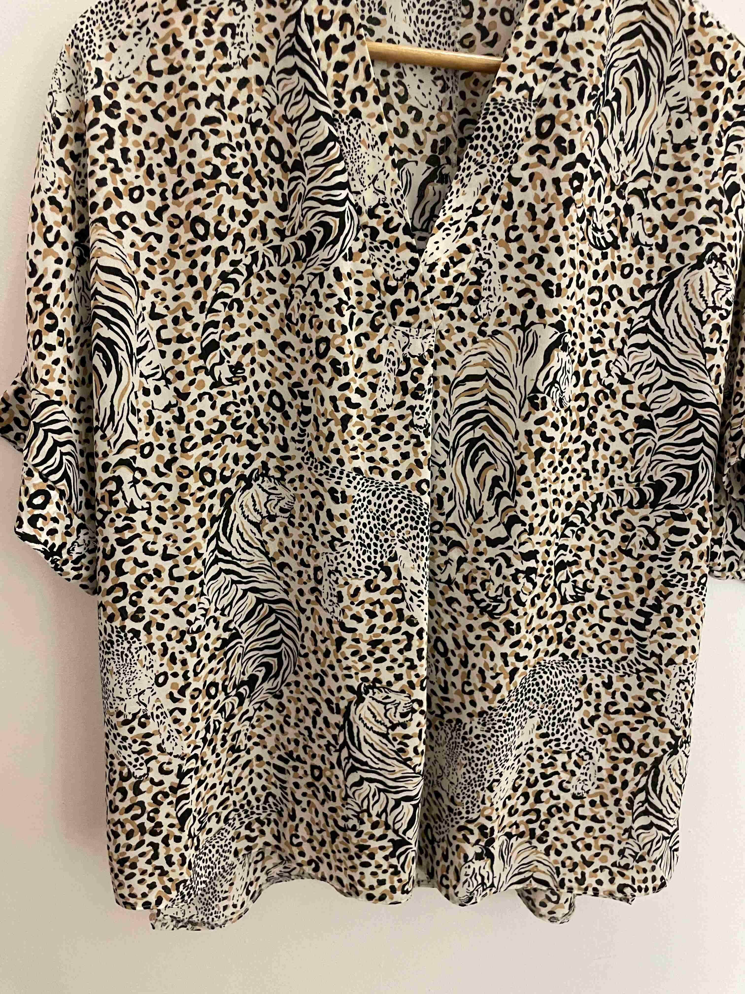 Vintage brown leaopard print pattern womens medium top