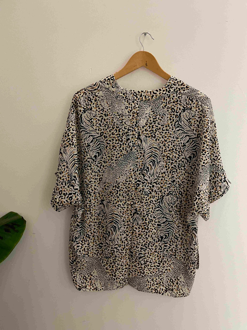 Vintage brown leaopard print pattern womens medium top