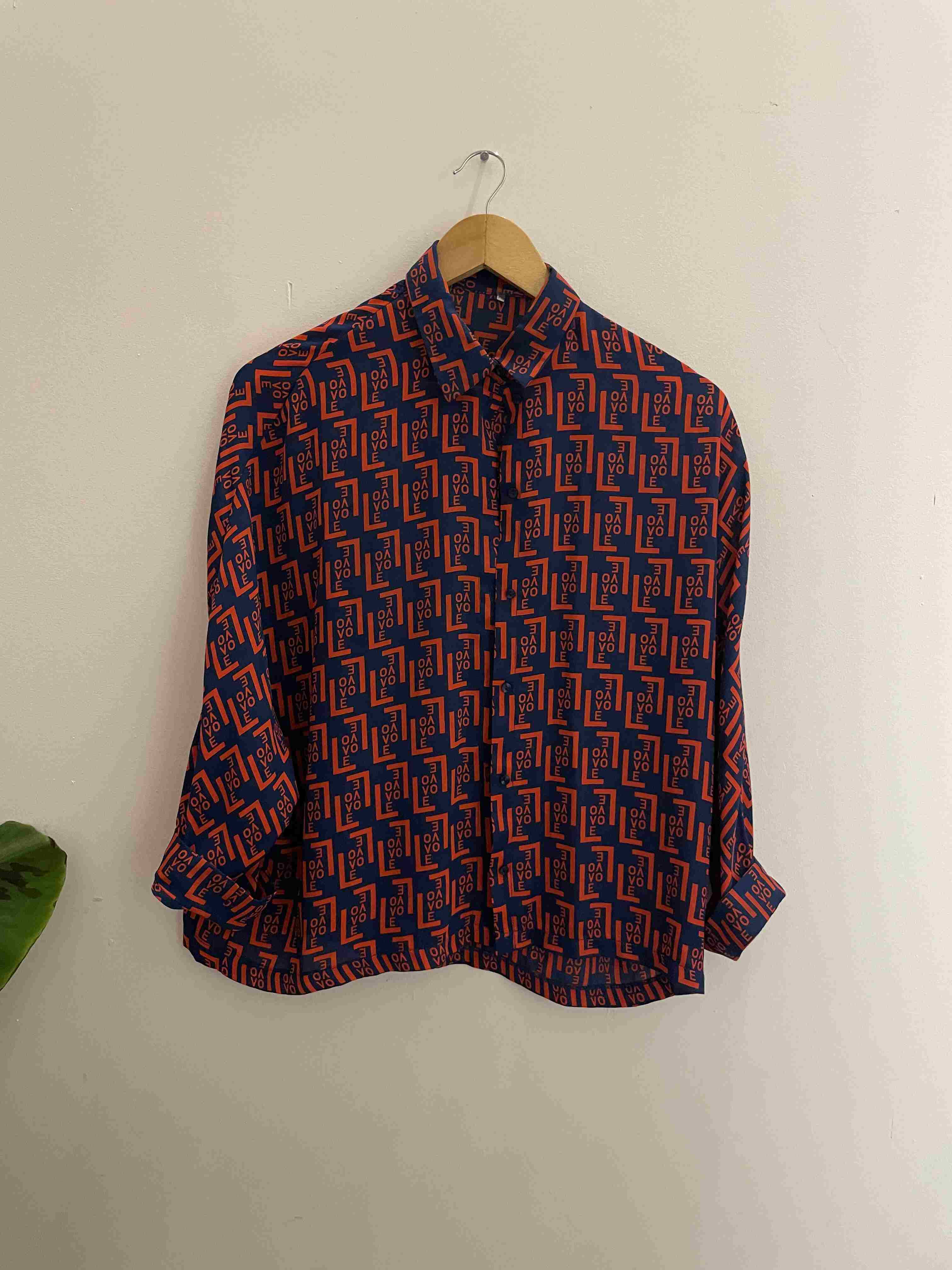 Vintage love pattern blue medium shirt