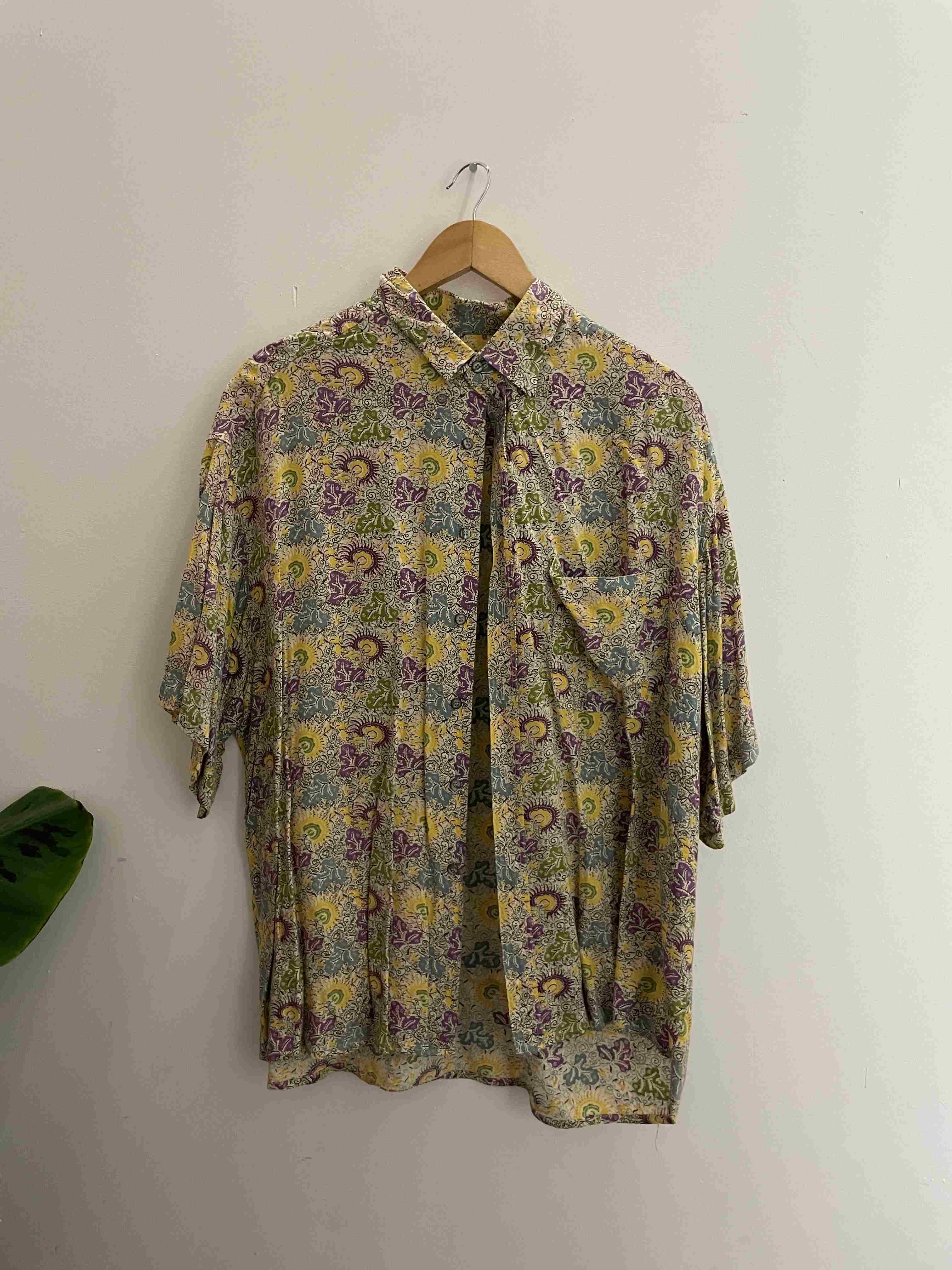 Vintage R exclusive multi floral pattern medium shirt