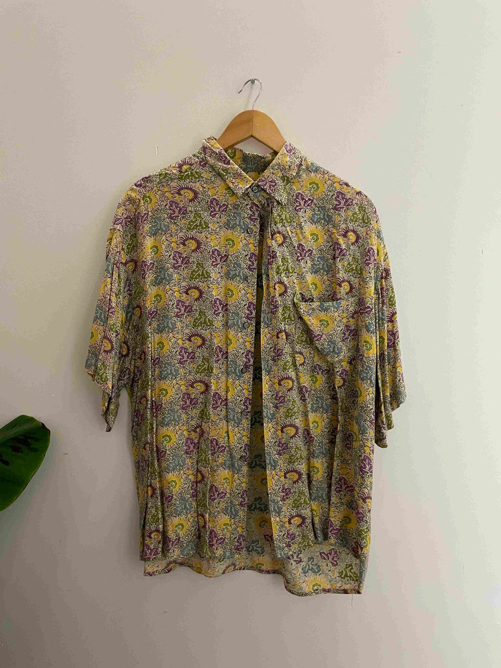 Vintage R exclusive multi floral pattern medium shirt