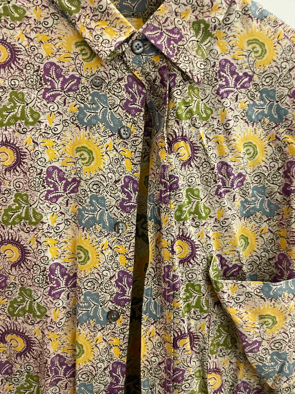 Vintage R exclusive multi floral pattern medium shirt