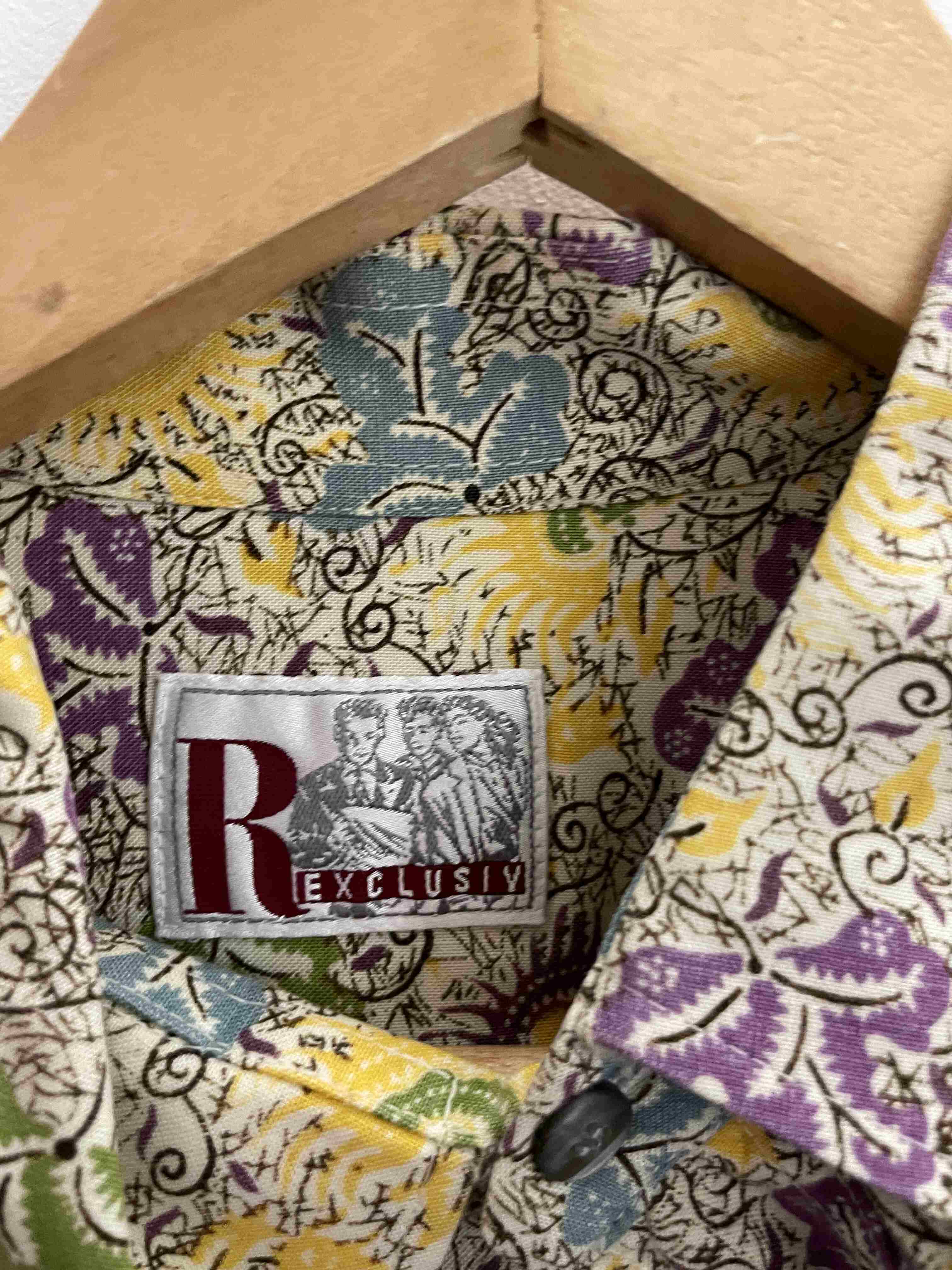 Vintage R exclusive multi floral pattern medium shirt