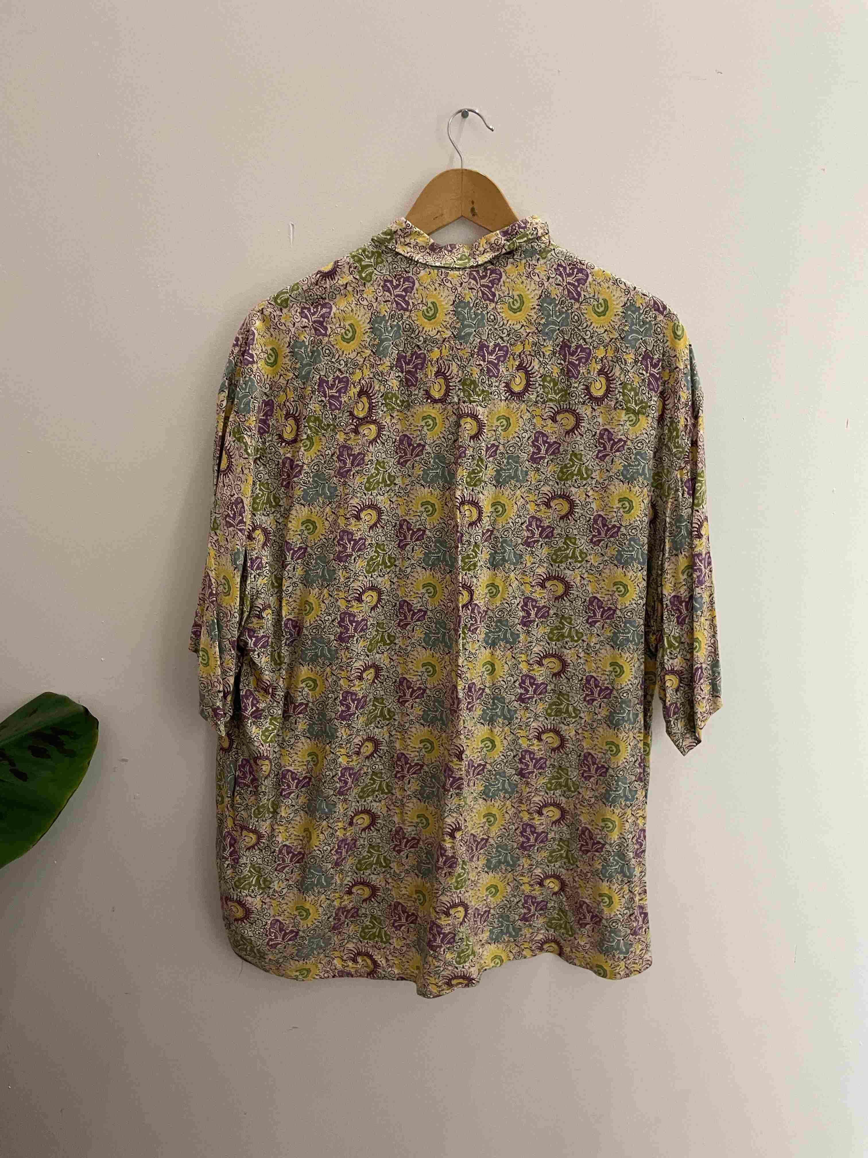 Vintage R exclusive multi floral pattern medium shirt