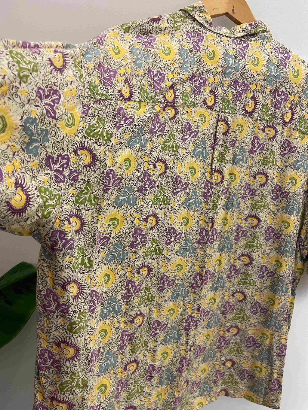 Vintage R exclusive multi floral pattern medium shirt