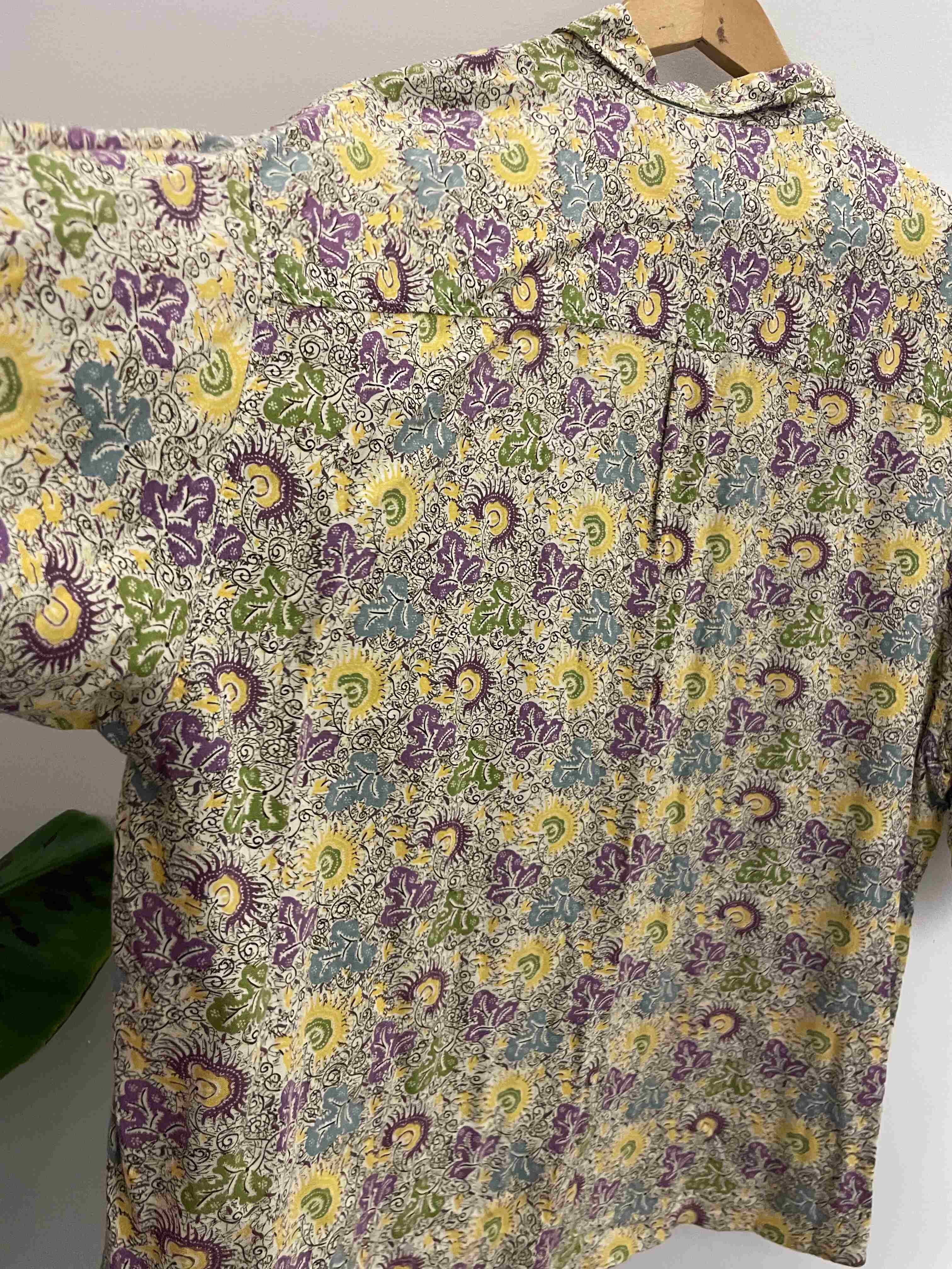 Vintage R exclusive multi floral pattern medium shirt