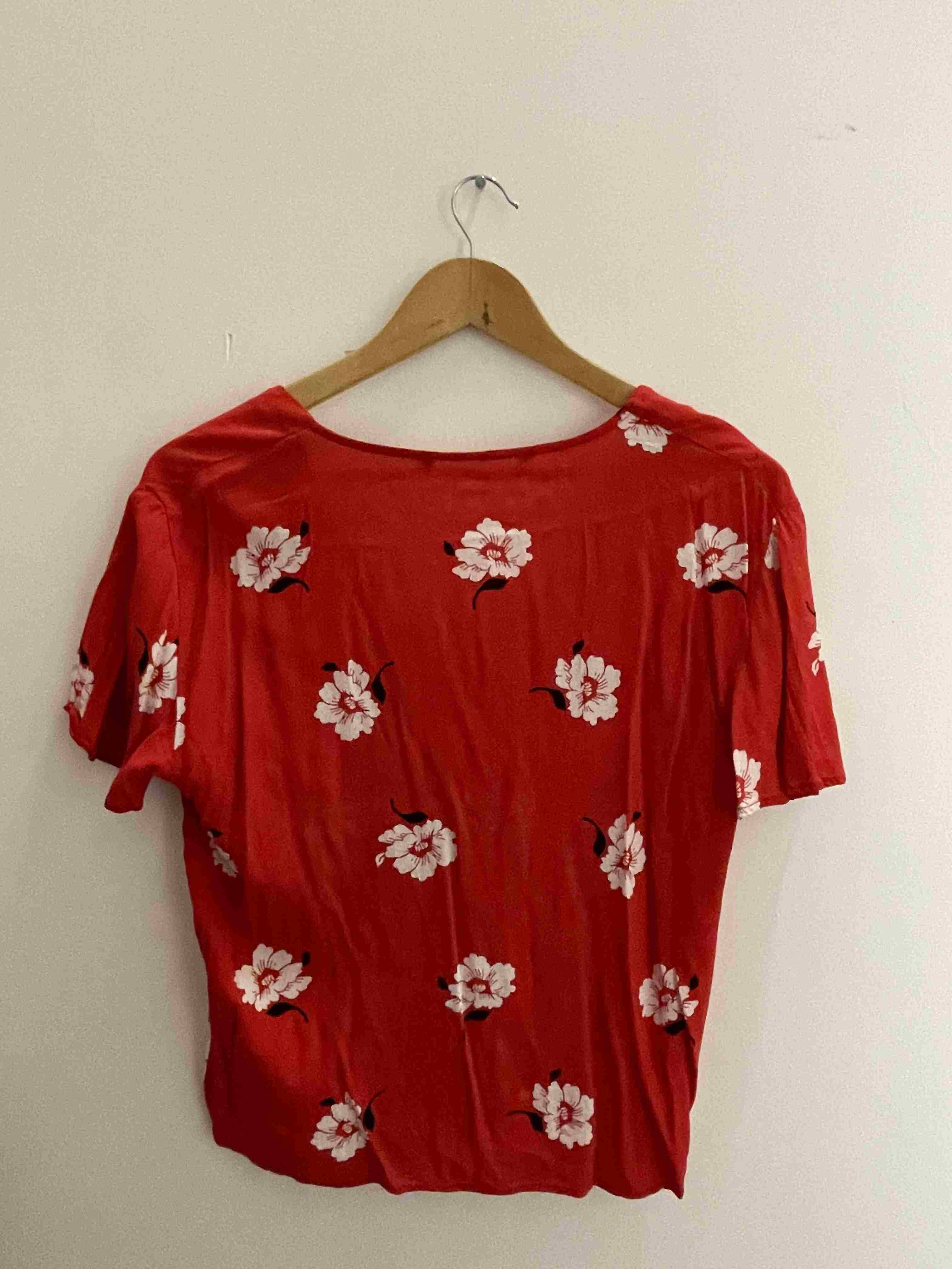 Vintage womens vneck red floral pattern top size S