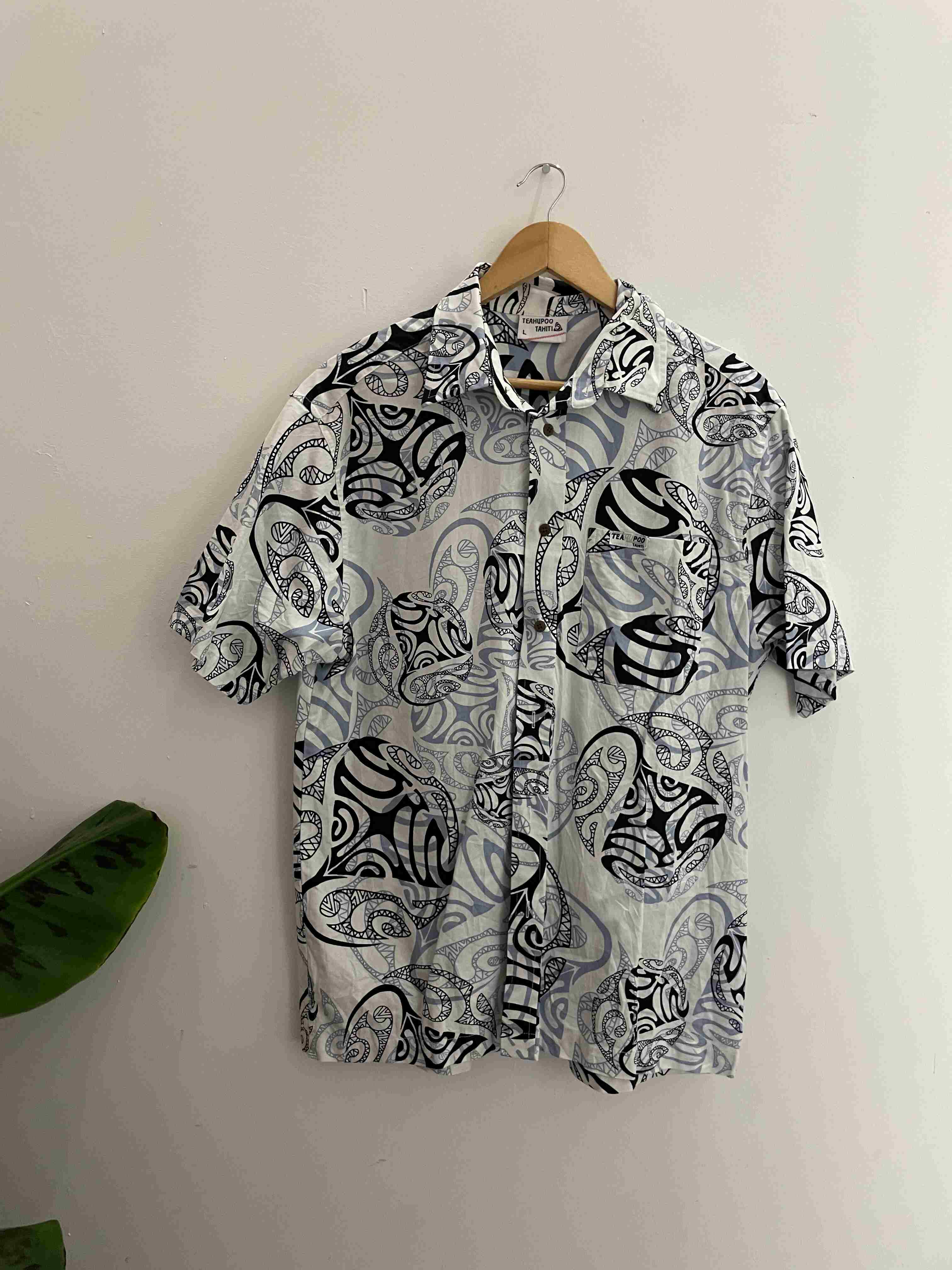 Vintage tahiti abstract pattern blue large shirt