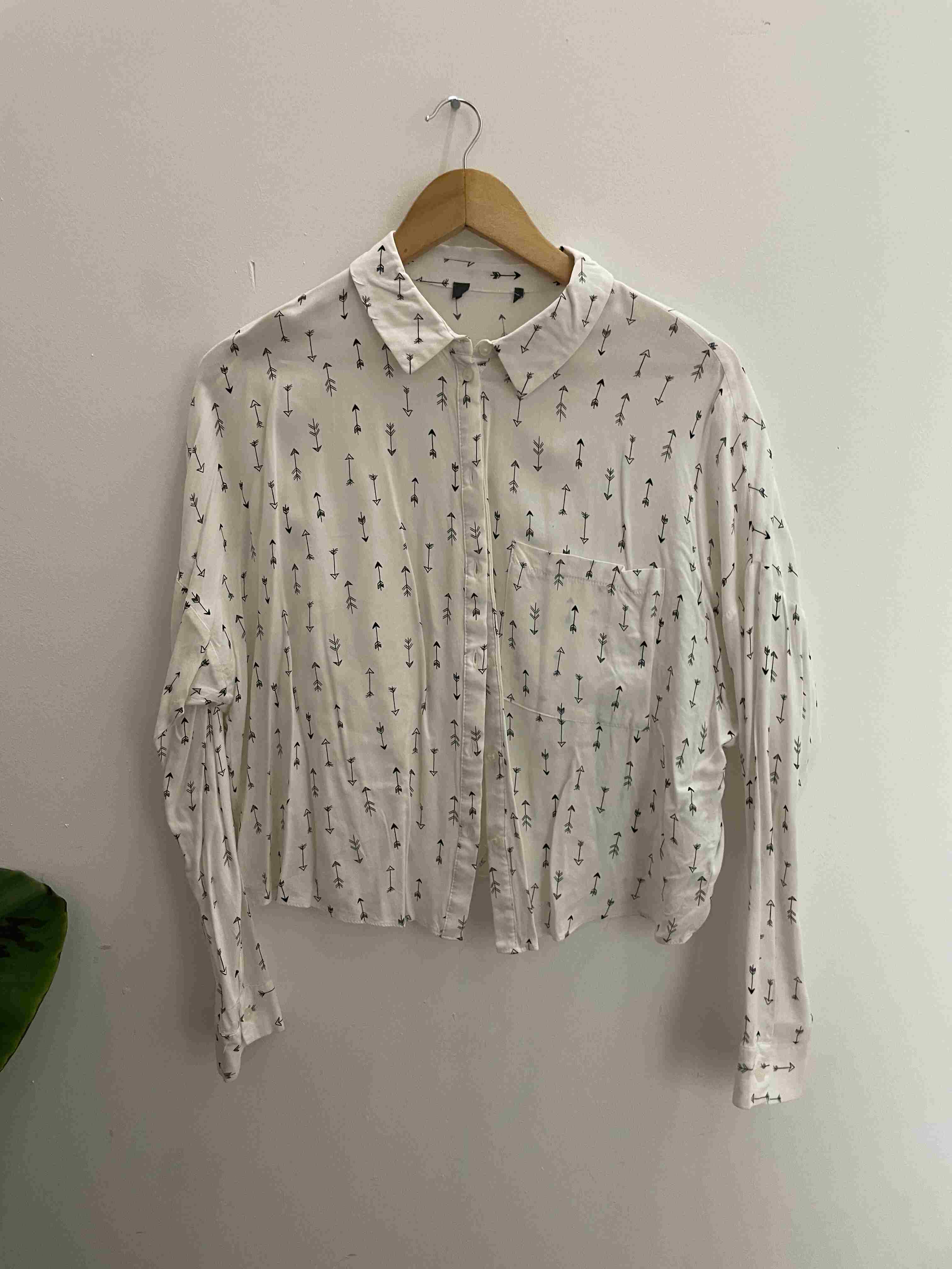 Vintage white printed pattern medium shirt size M