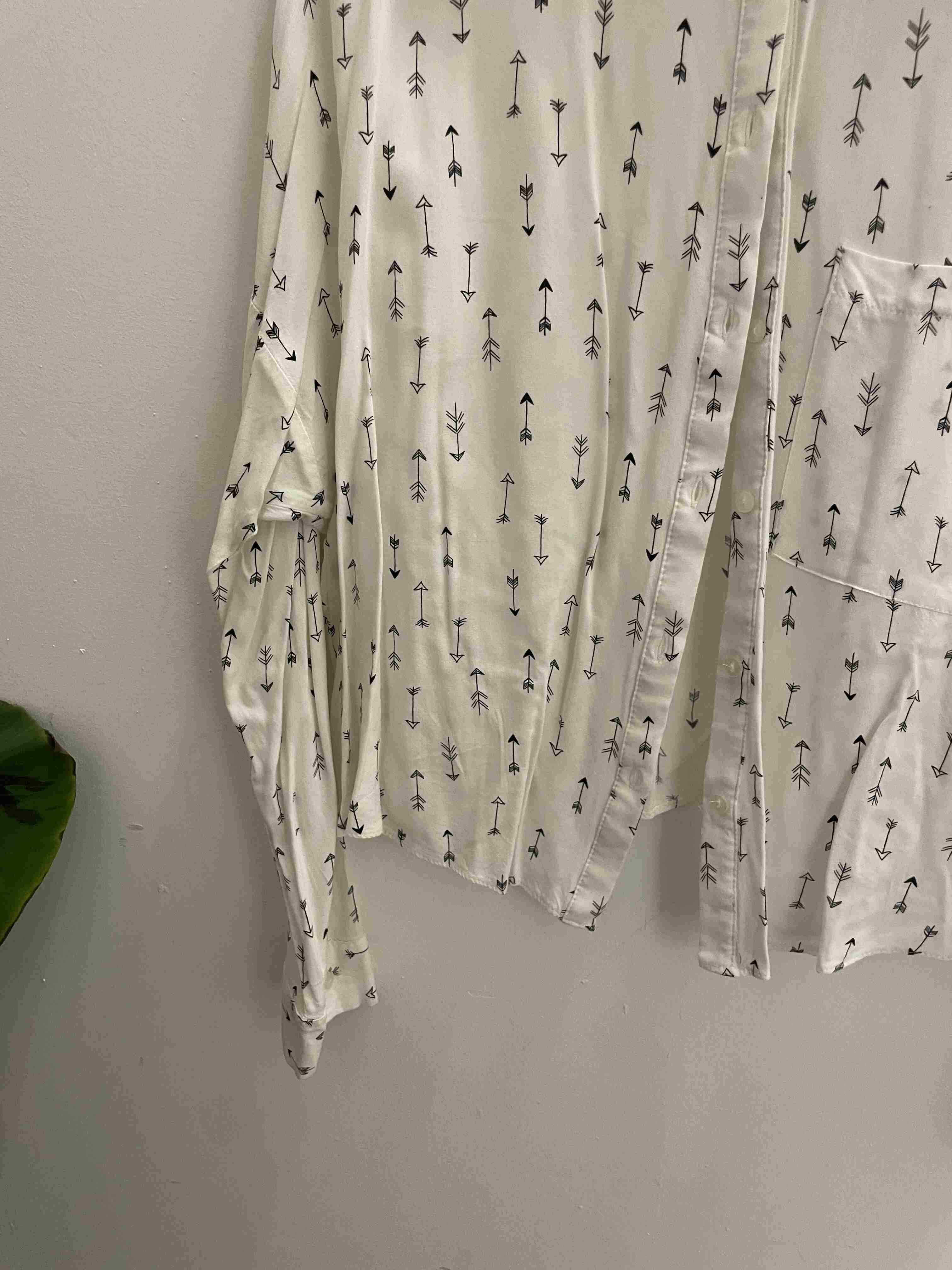 Vintage white printed pattern medium shirt size M