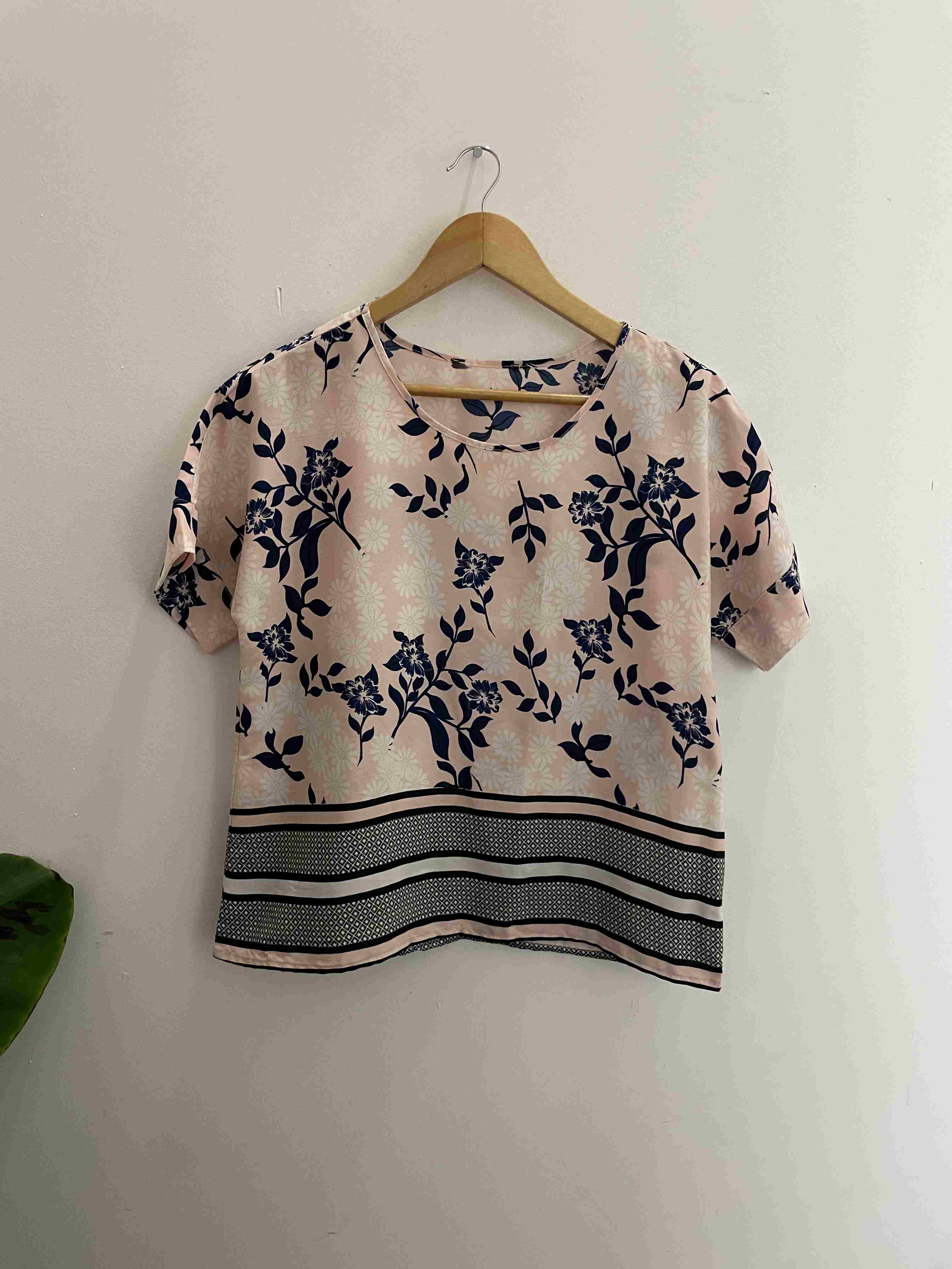 Vintage floral pattern womens pink top size M