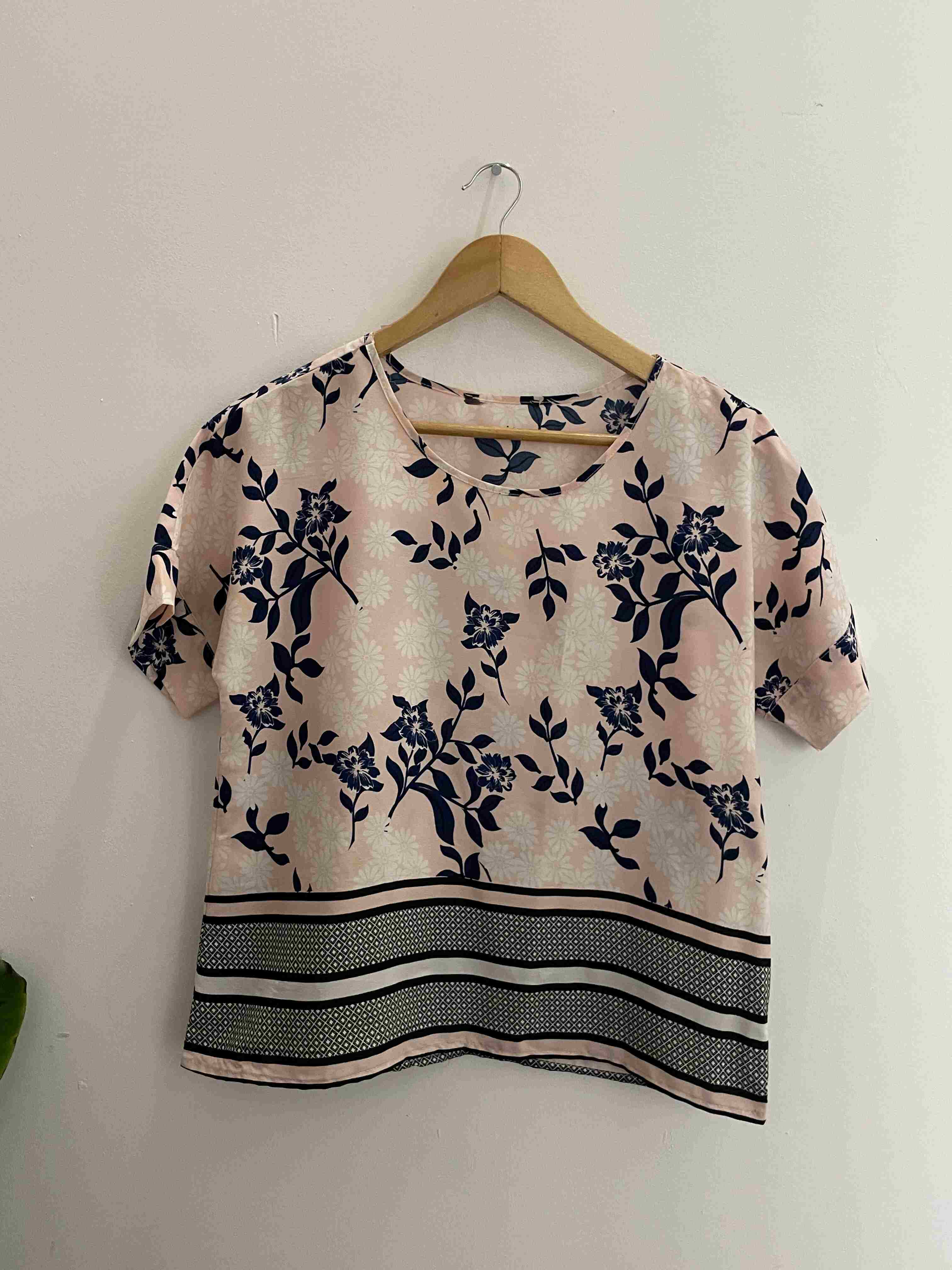 Vintage floral pattern womens pink top size M