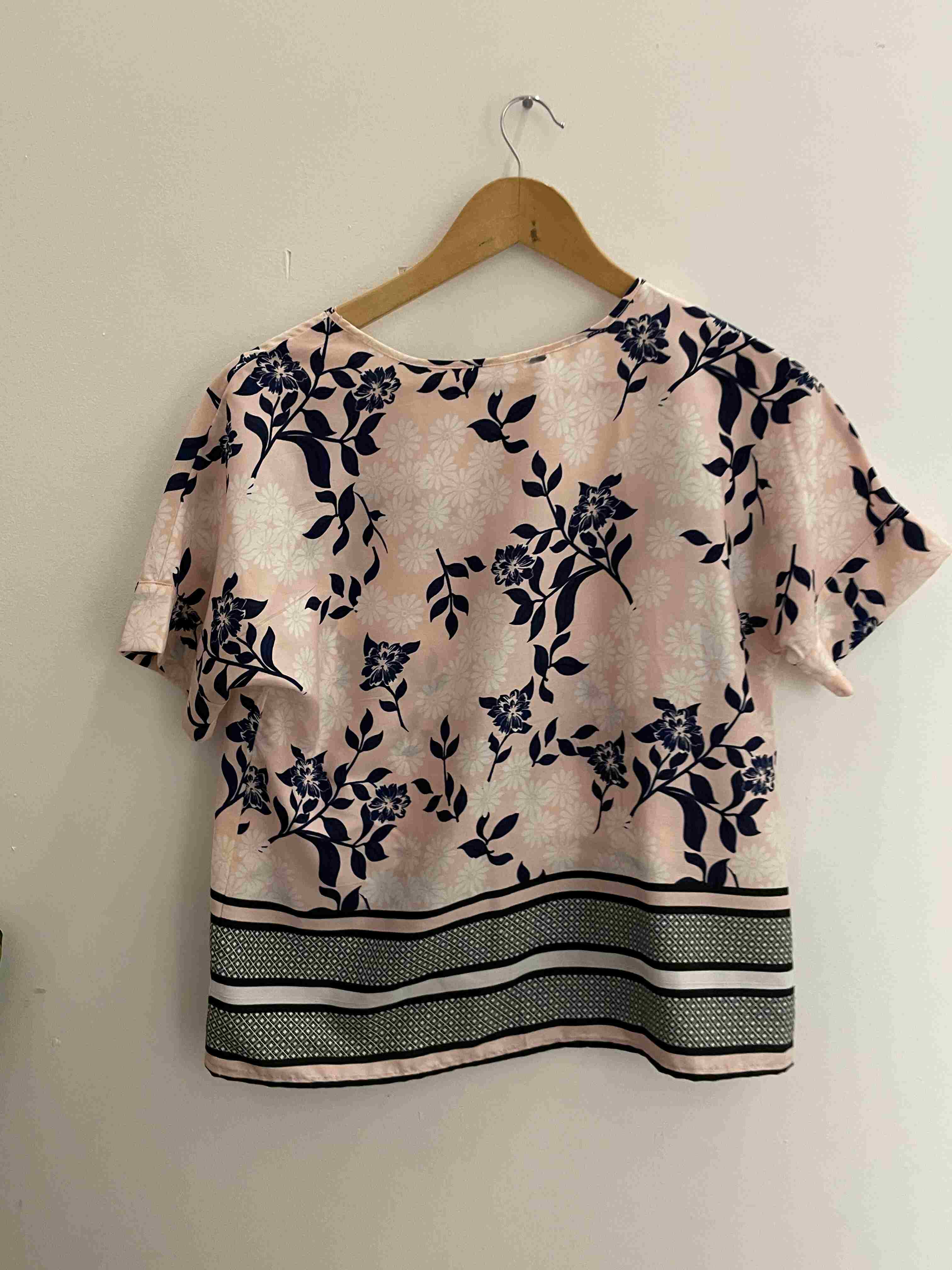Vintage floral pattern womens pink top size M