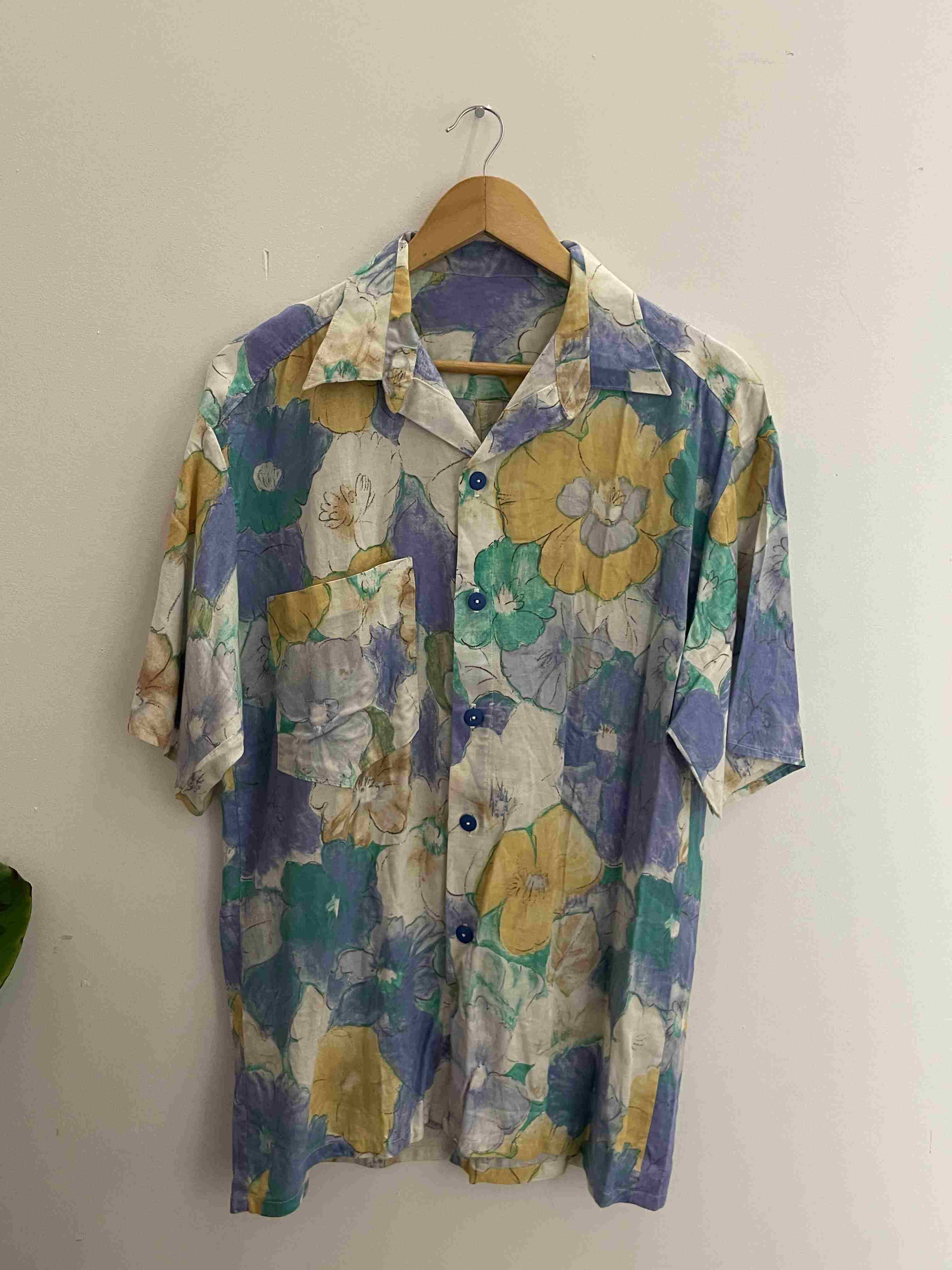 Vintage blue abstract festive pattern mens short sleeve shirt size M