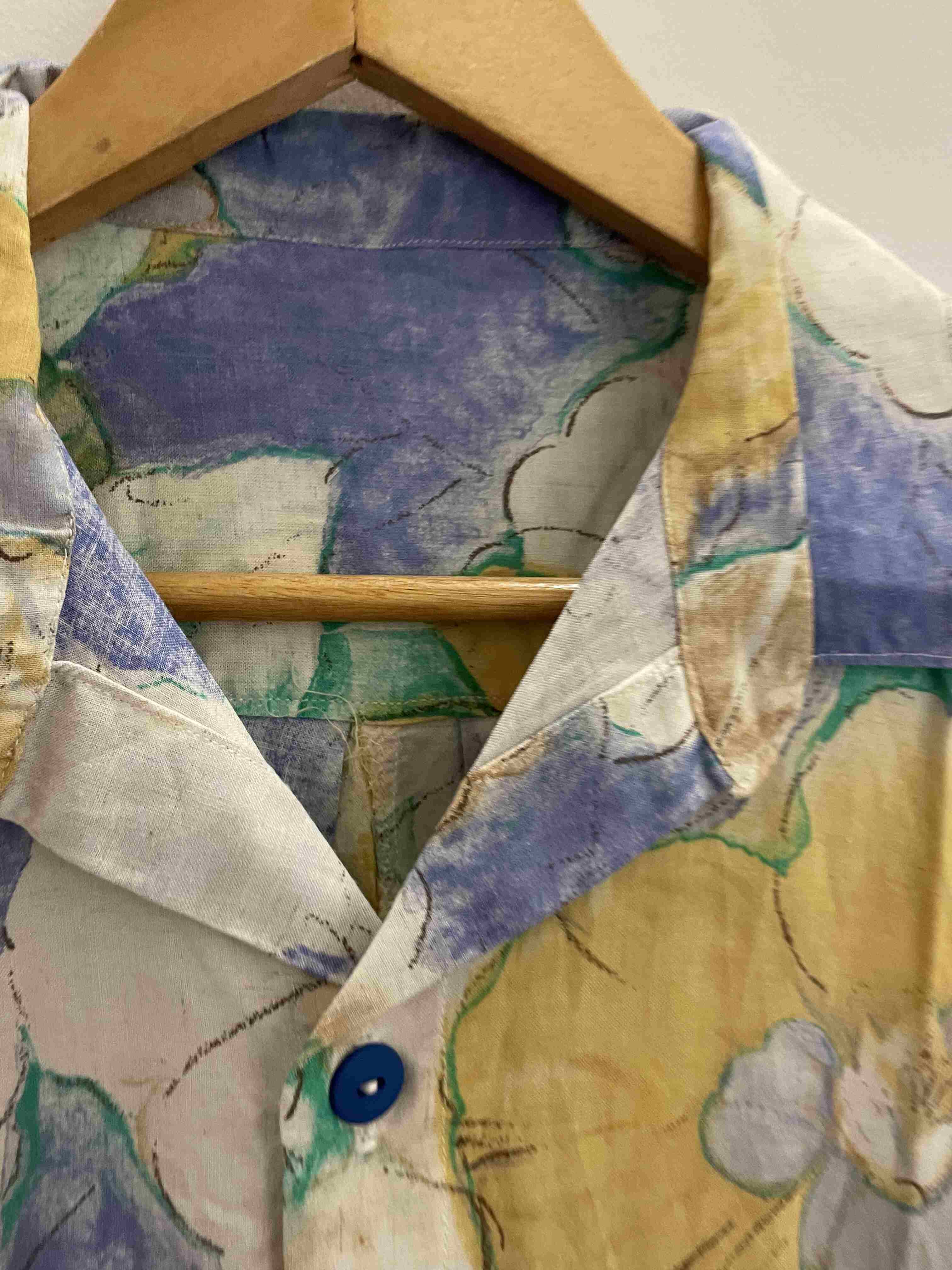 Vintage blue abstract festive pattern mens short sleeve shirt size M