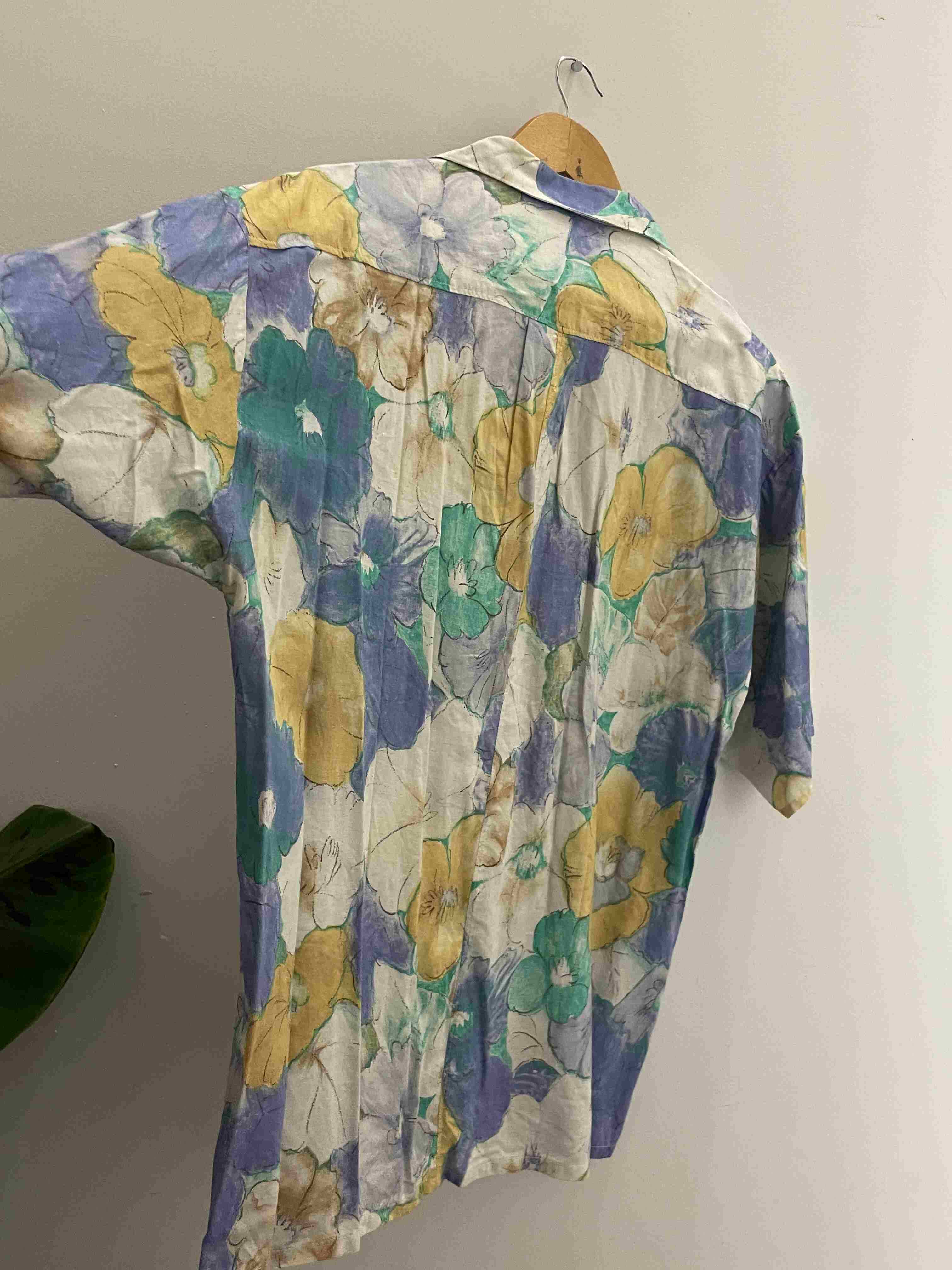 Vintage blue abstract festive pattern mens short sleeve shirt size M