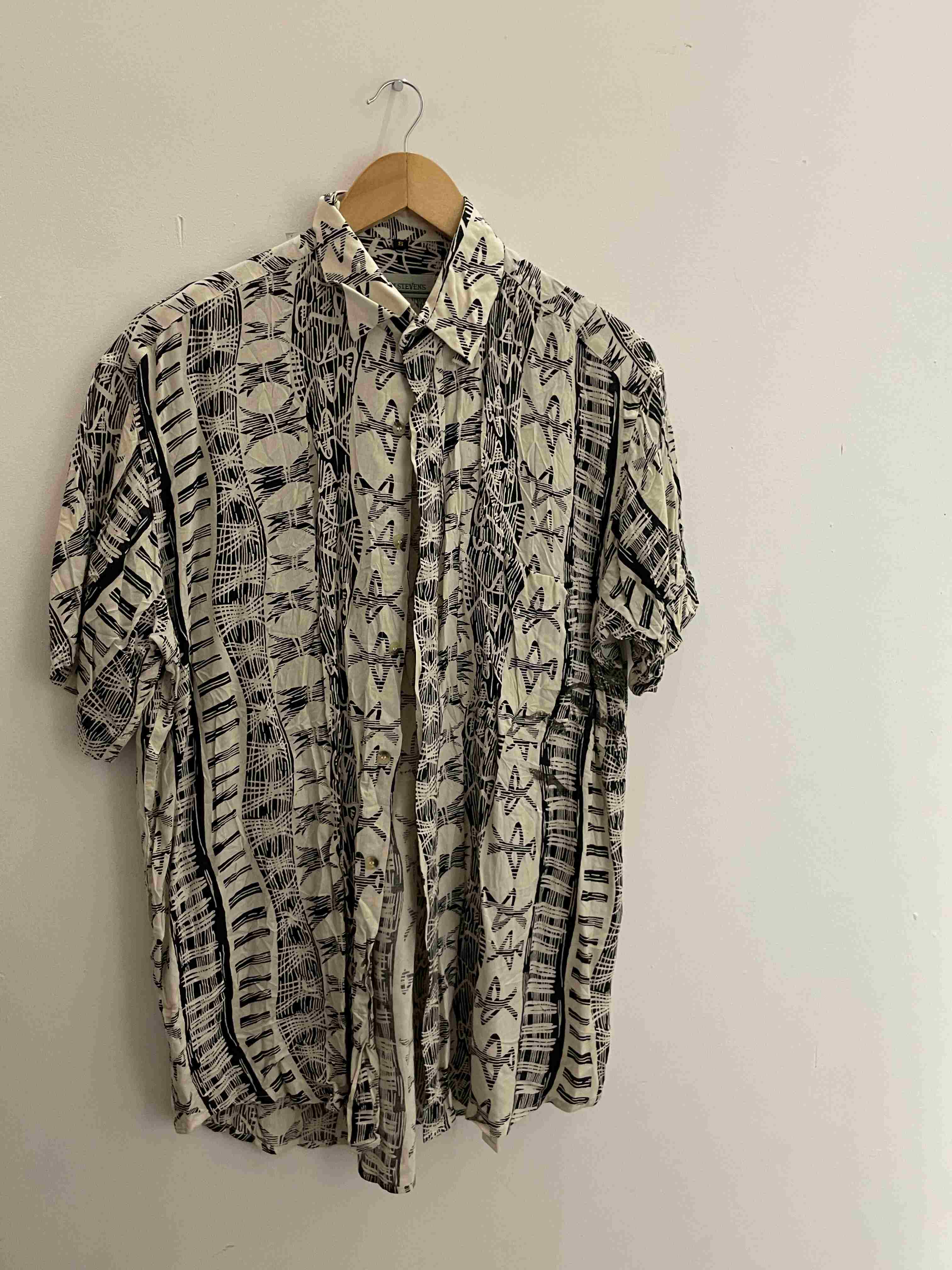 Vintage john stevens small white and black abstract pattern small shirt