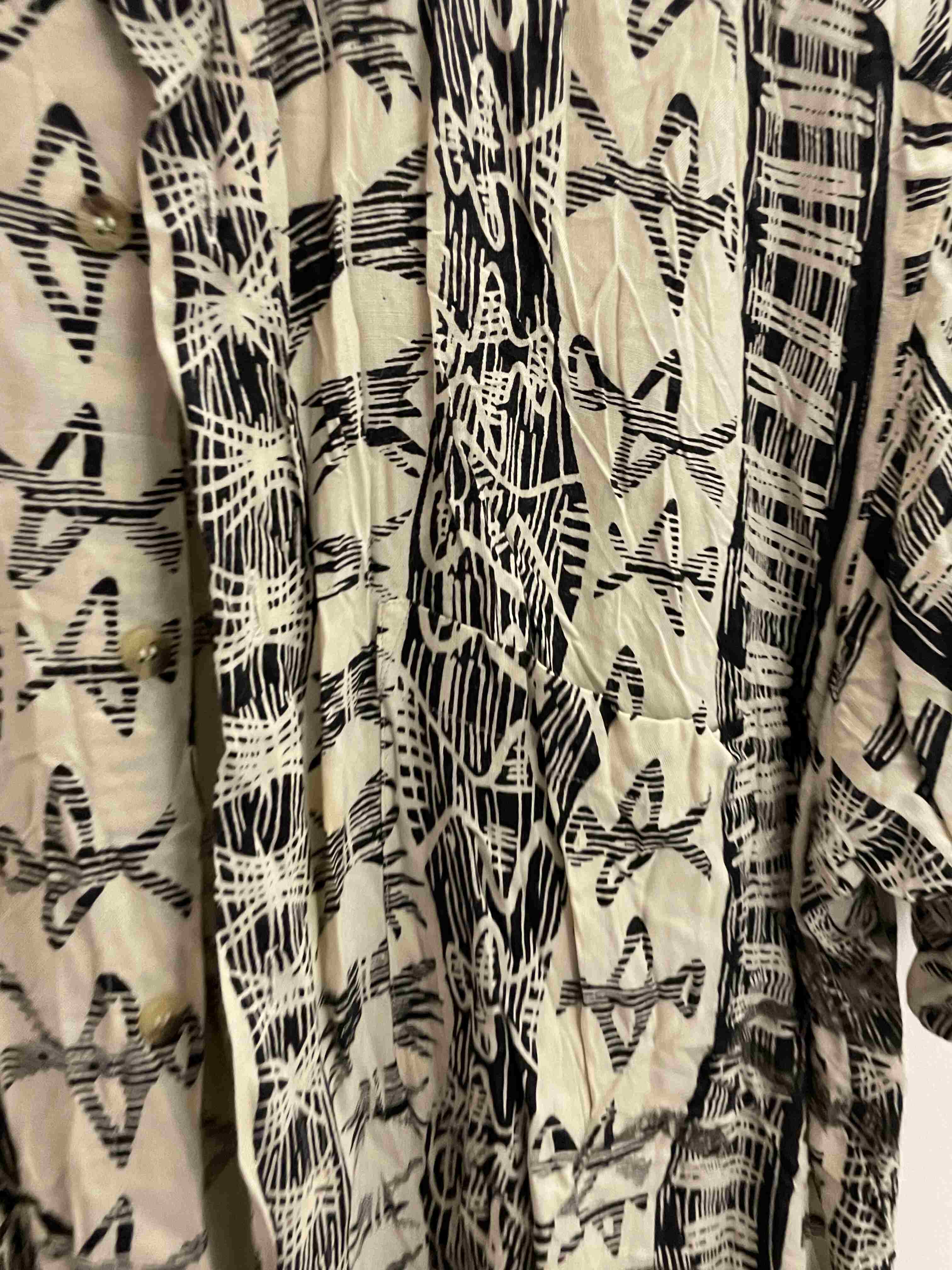 Vintage john stevens small white and black abstract pattern small shirt
