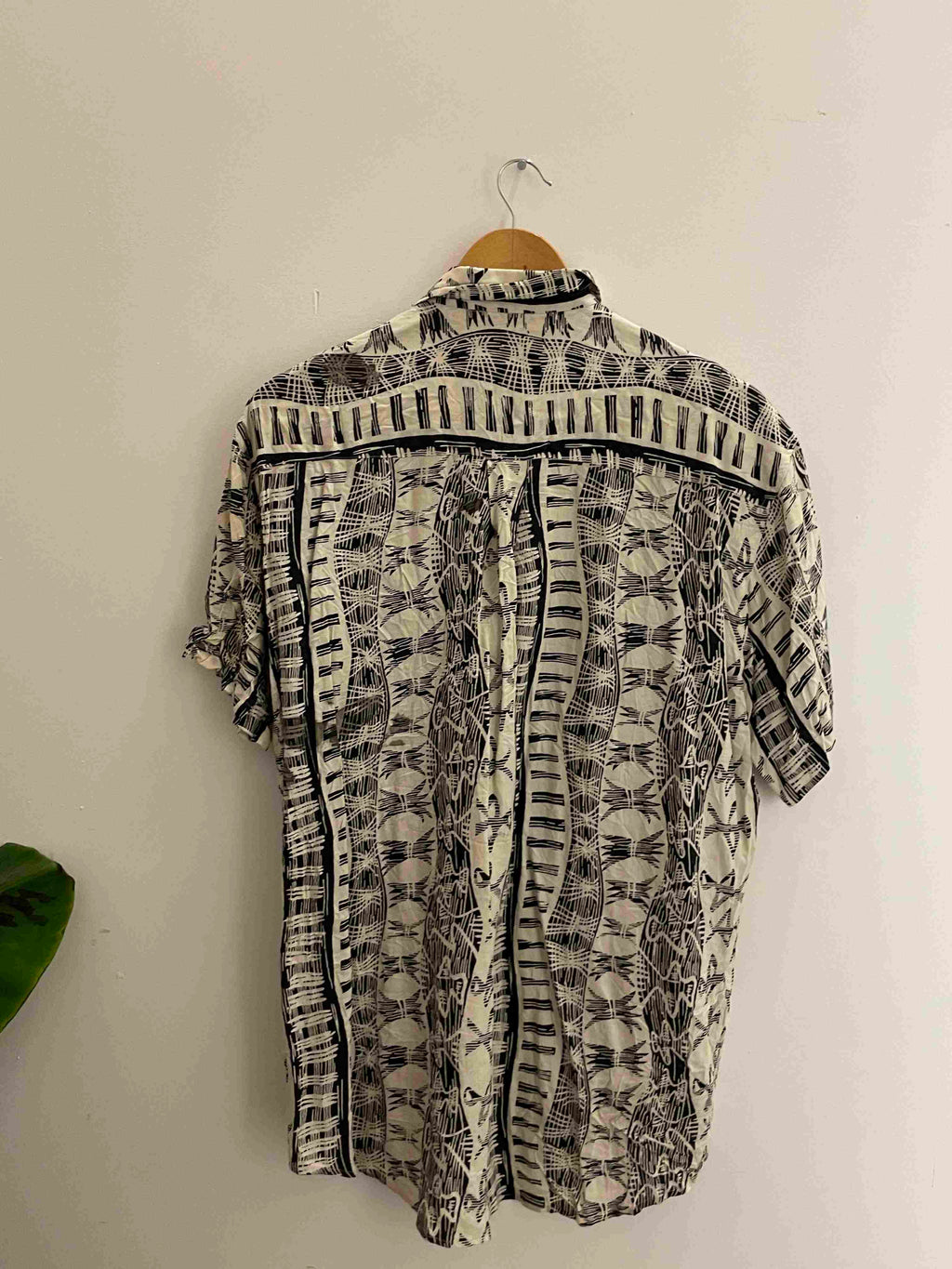 Vintage john stevens small white and black abstract pattern small shirt