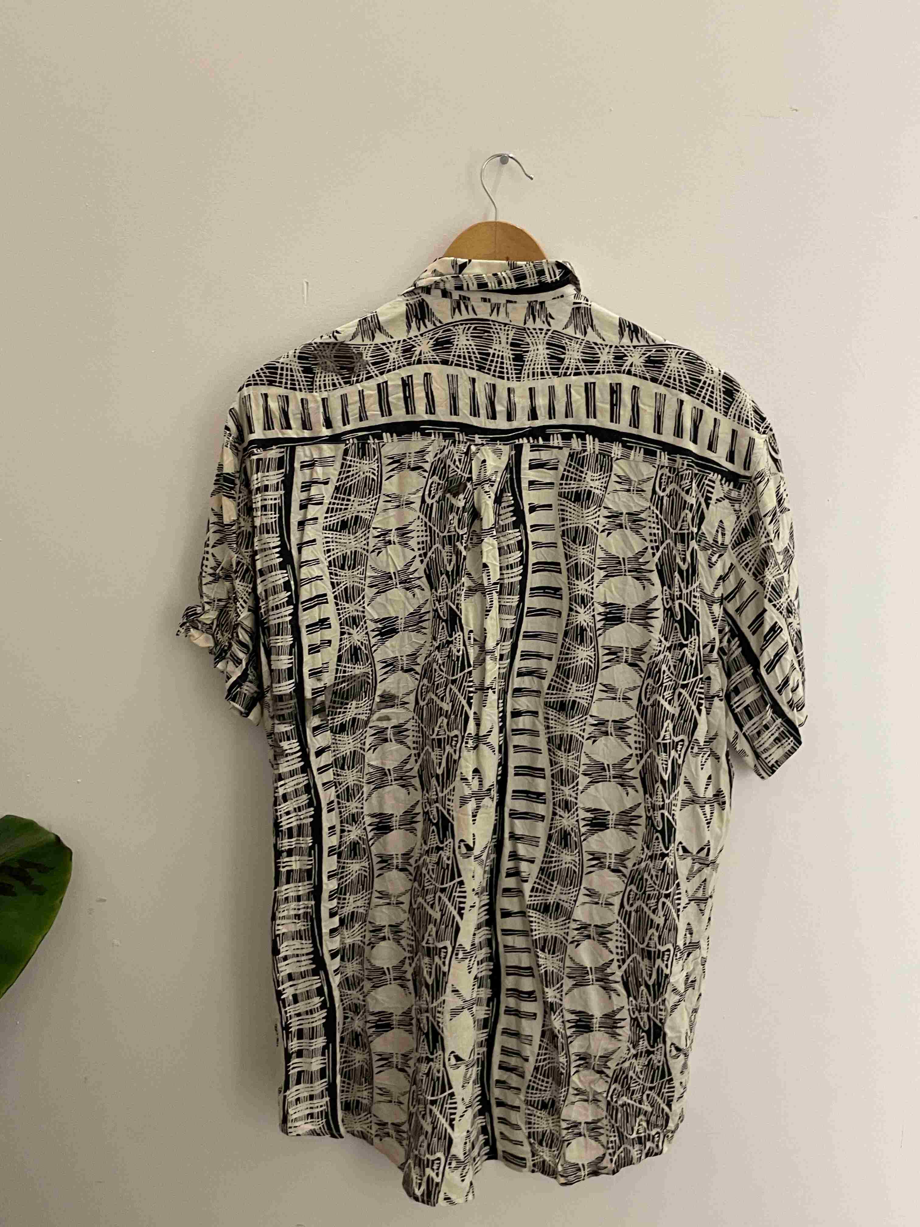 Vintage john stevens small white and black abstract pattern small shirt