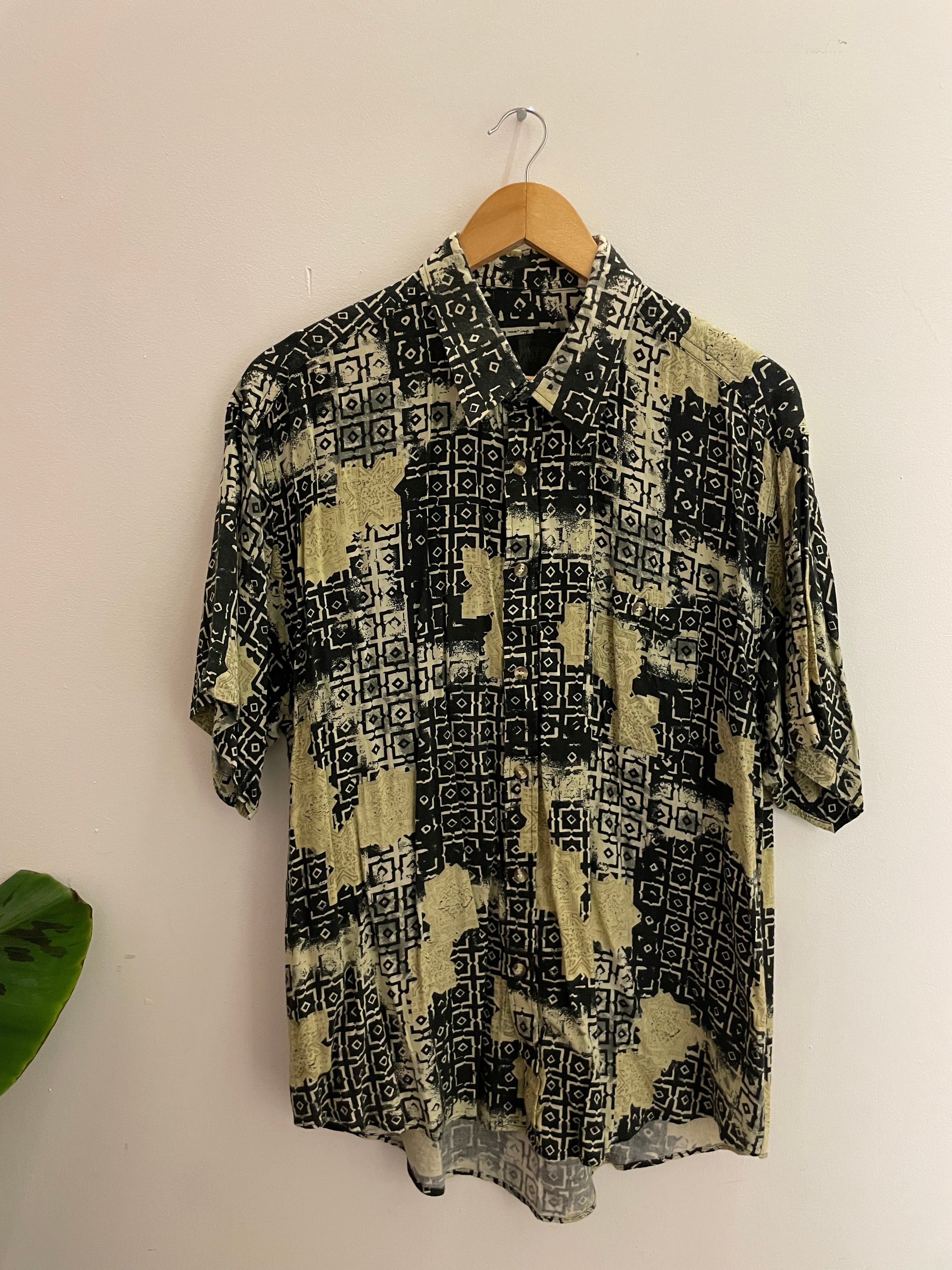 Vintage funny boy cream and black abstract pattern shirt size M