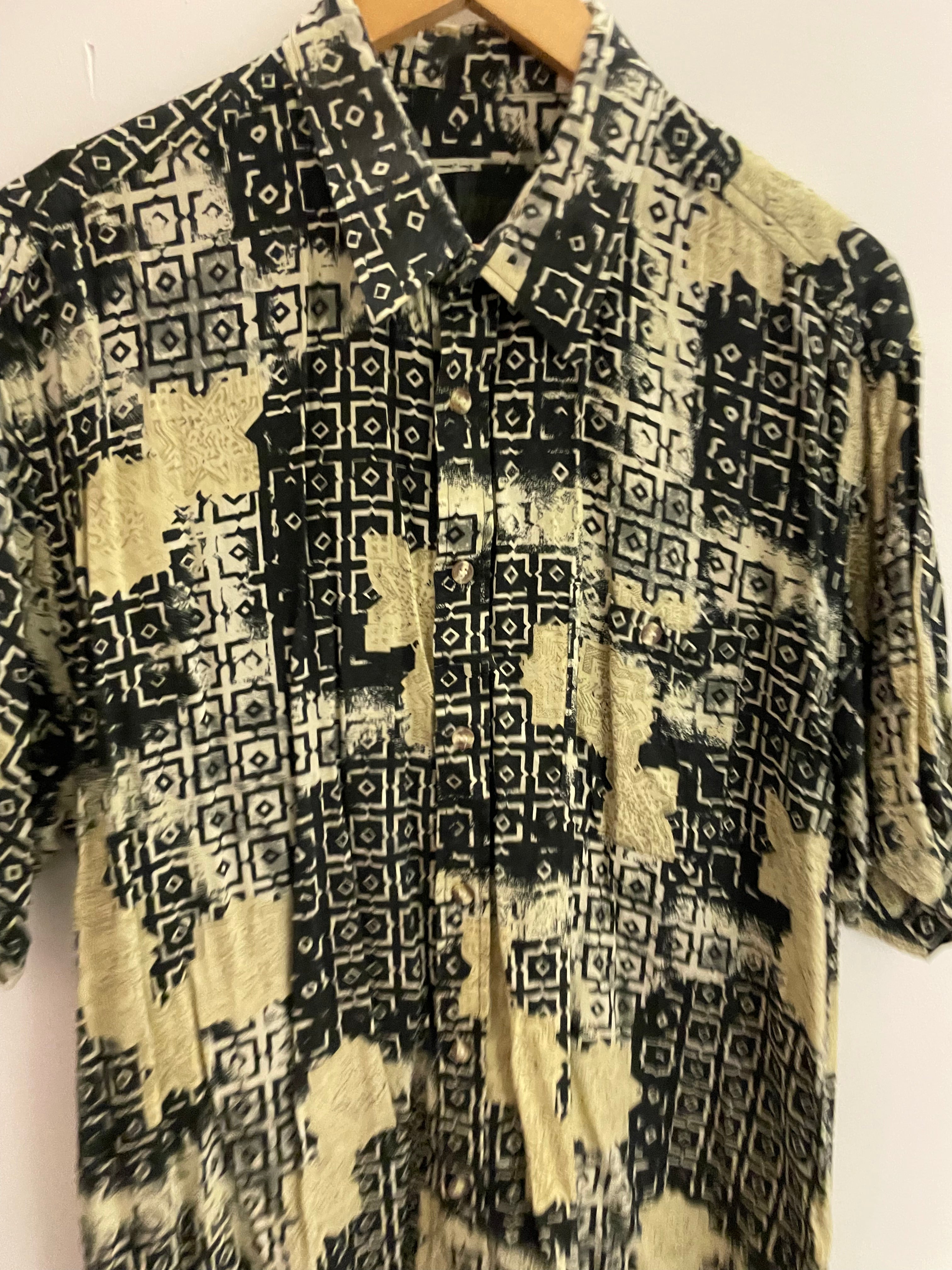 Vintage funny boy cream and black abstract pattern shirt size M