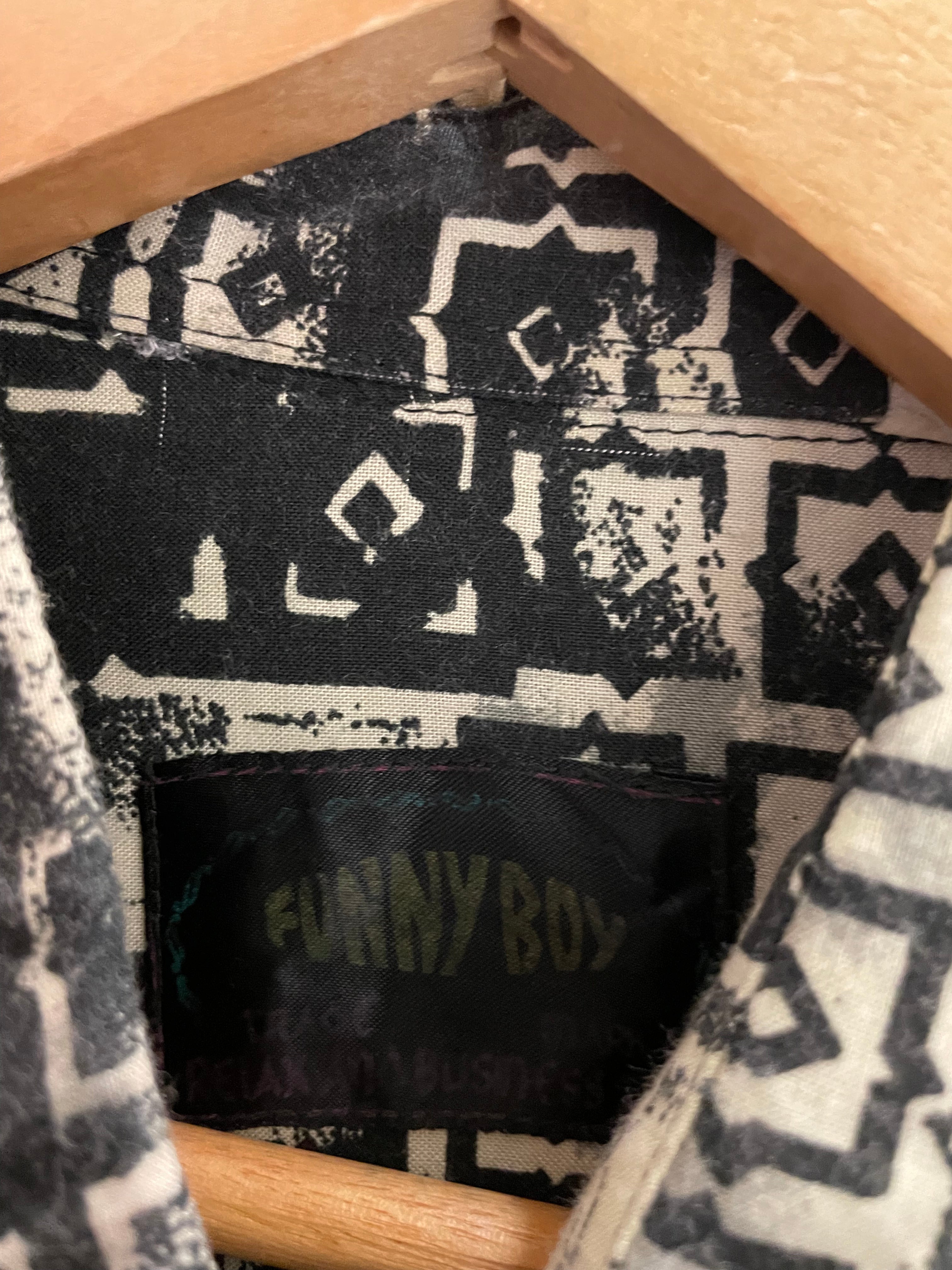 Vintage funny boy cream and black abstract pattern shirt size M