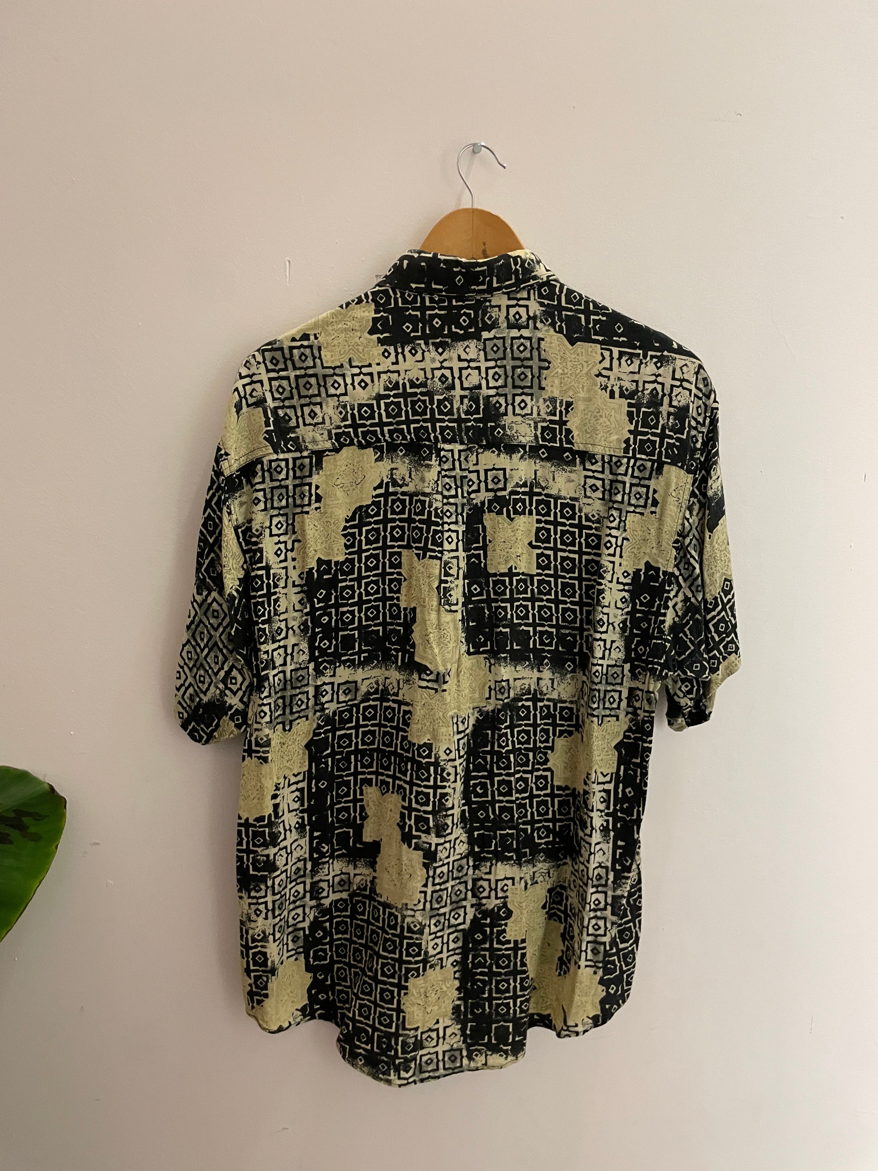 Vintage funny boy cream and black abstract pattern shirt size M