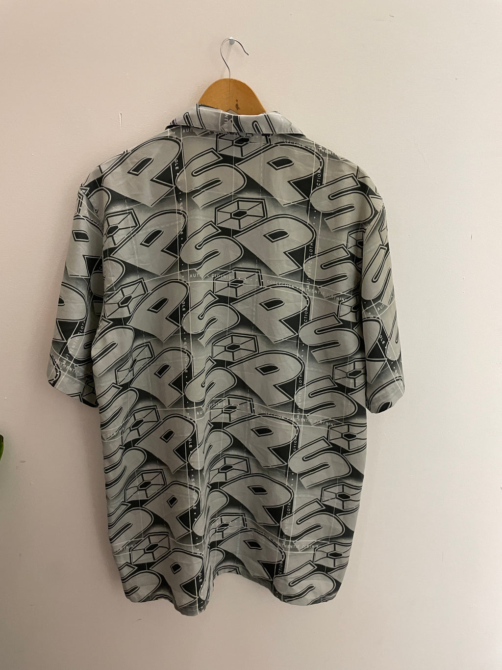 Vintage southpole grey printed pattern medium mens shirt