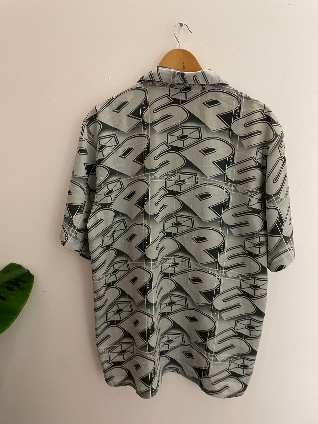 Vintage southpole grey printed pattern medium mens shirt