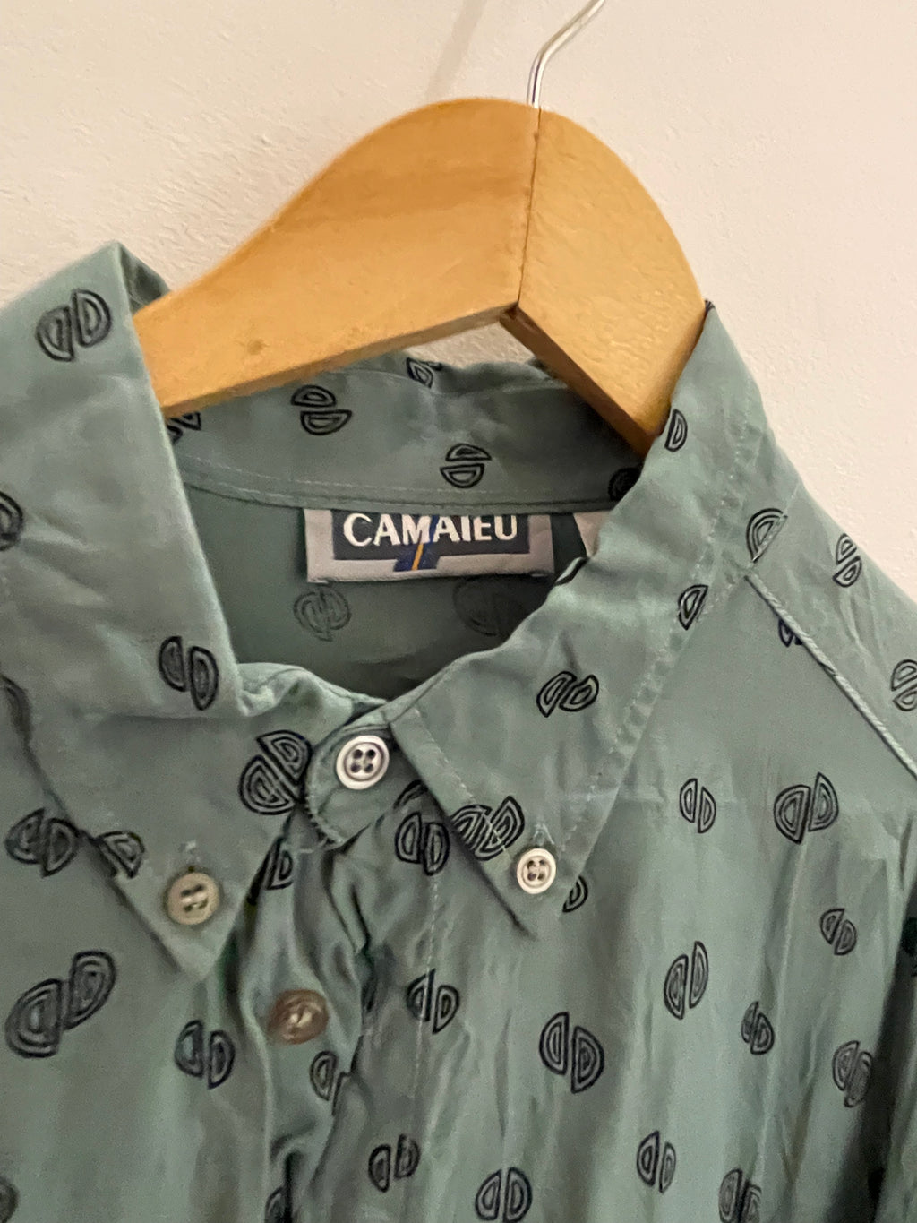 Vintage camateu green printed pattern mens mediium shirt