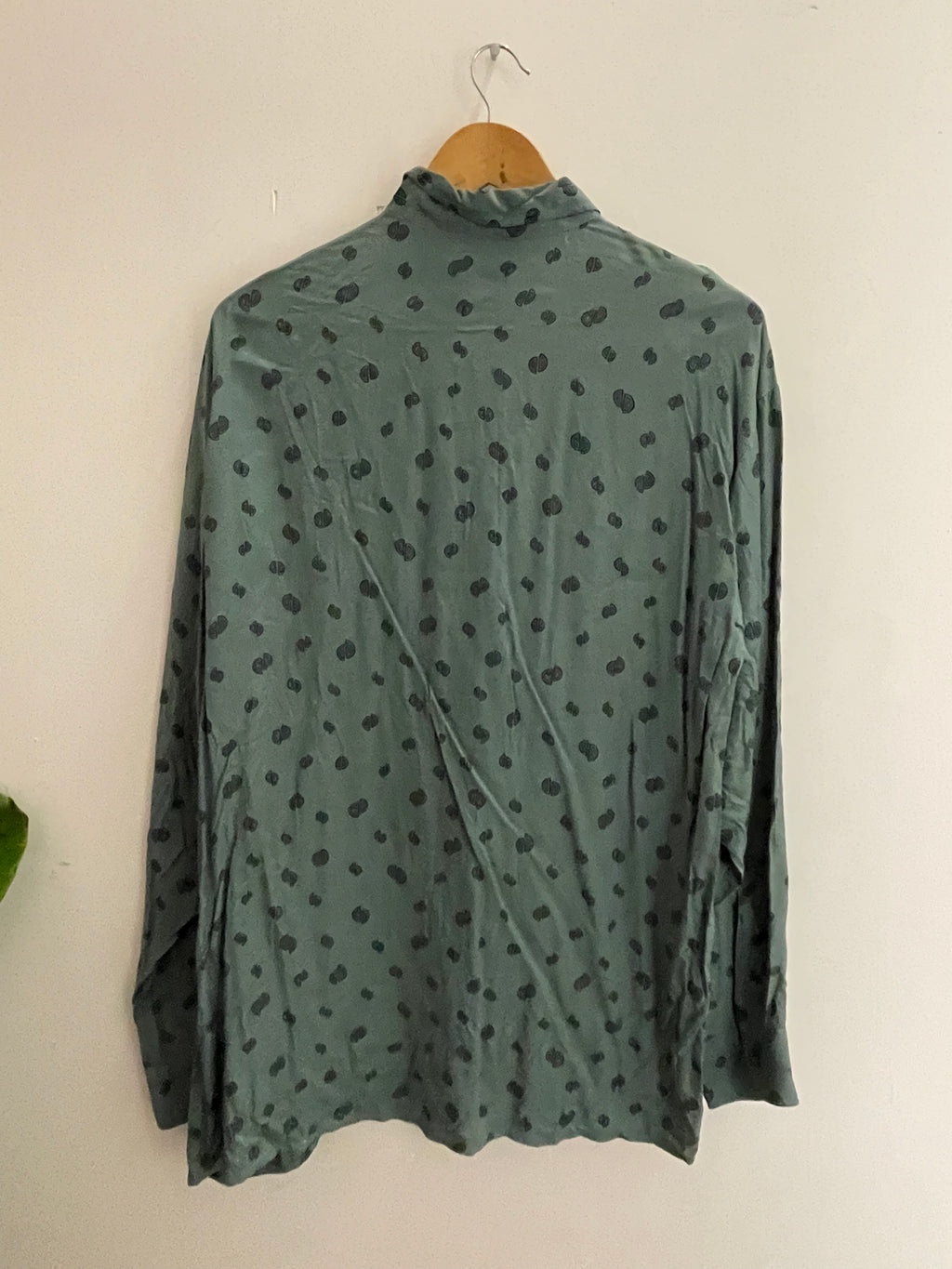Vintage camateu green printed pattern mens mediium shirt