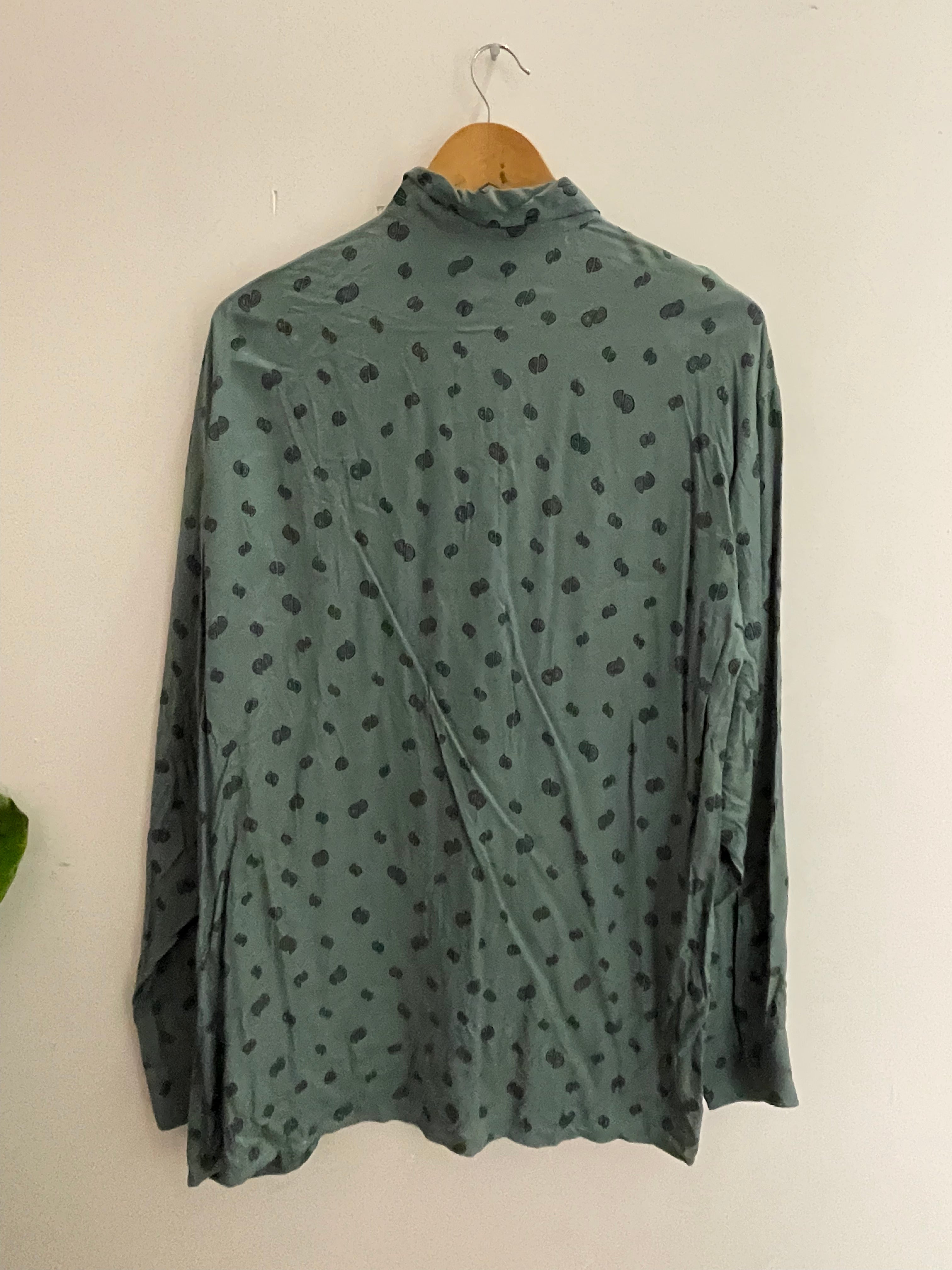 Vintage camateu green printed pattern mens mediium shirt