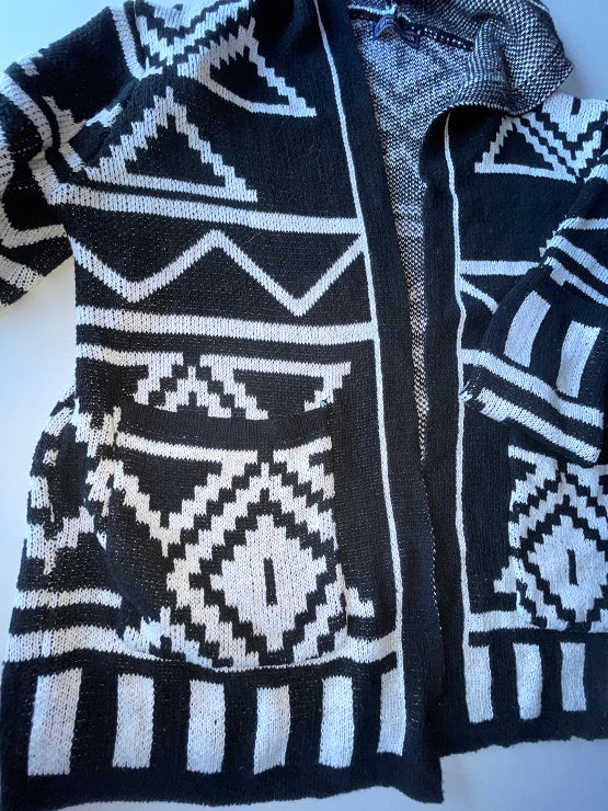 Vintage Sinransinya black aztec midlength hoodie in M| L29 W22|SKU 4754