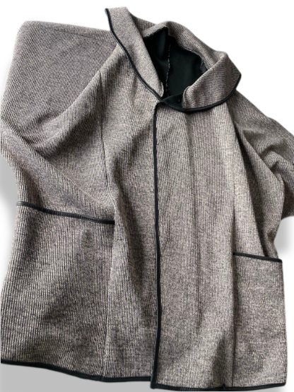 Vintage women light brown Italian velvet coat in XL| L35 W28| SKU 4763