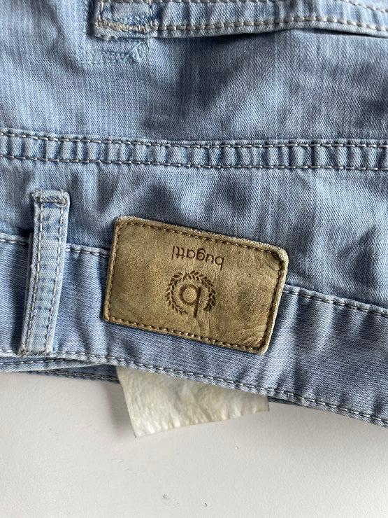 Vintage men's blue Bugatti straight leg jeans in L| L30 W36|SKU 4794