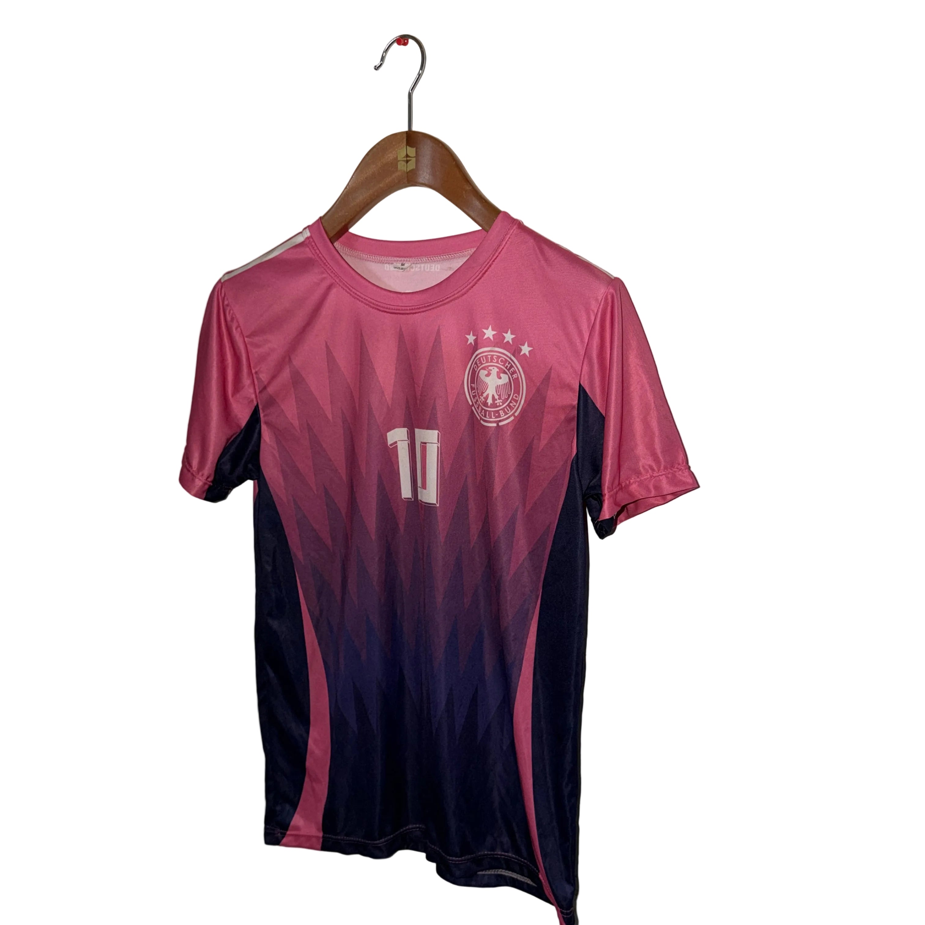Pink and black sports men's jersey size M with 'Musiala' and number '10 SKU 7404