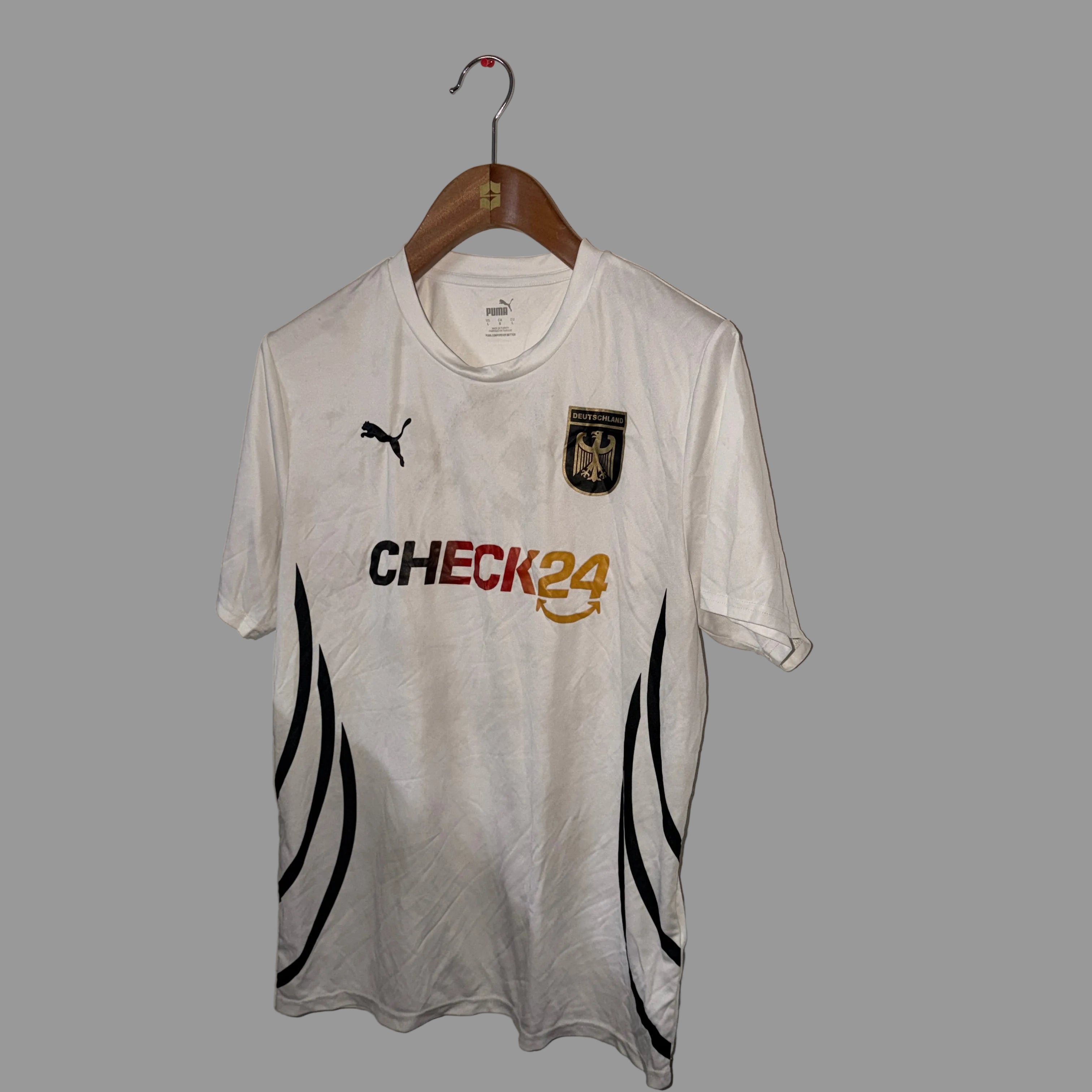 Vintage Men’s Puma White Germany Check 2024 Football Jersey – Size L – SKU 7428