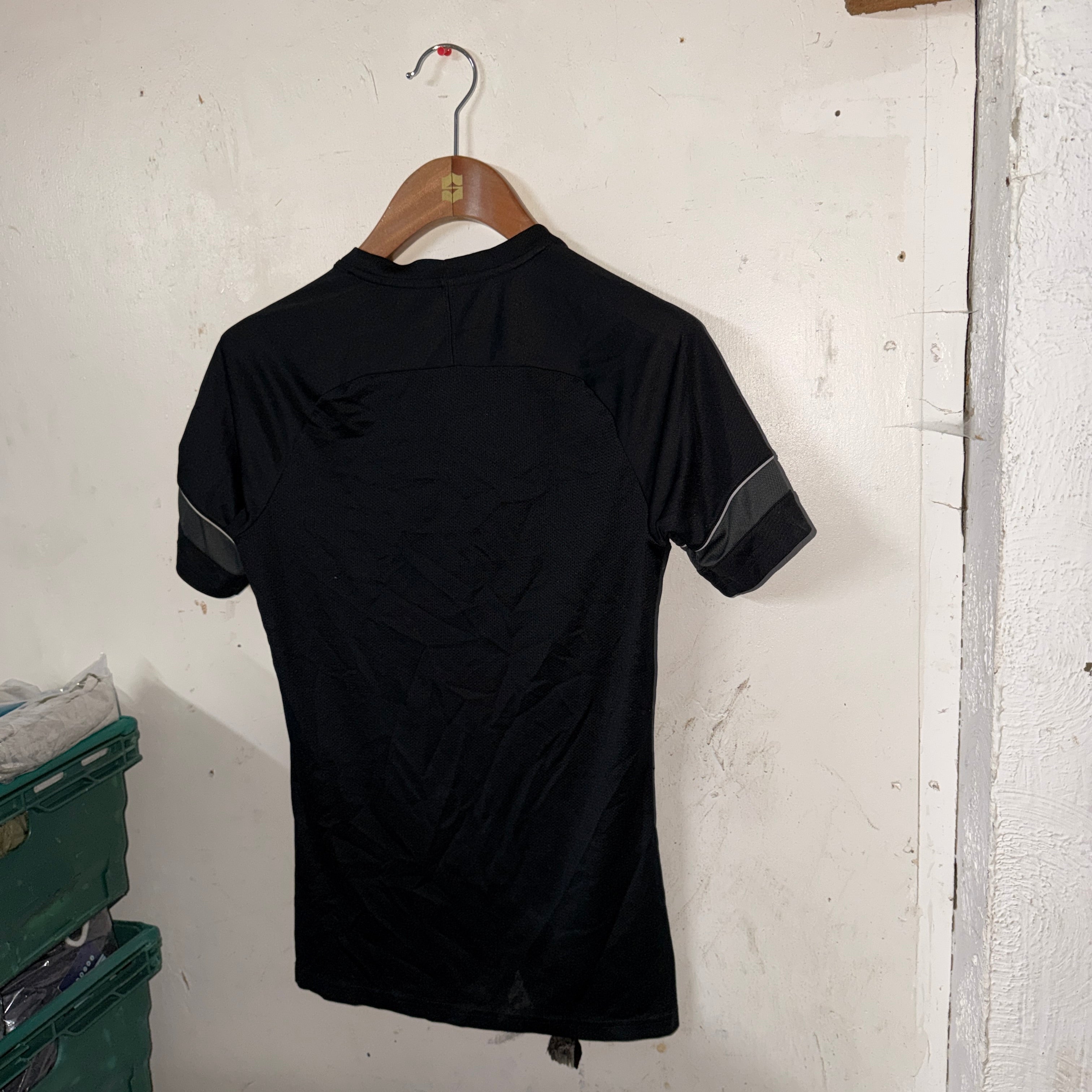 Nike Dri-FIT Black Performance Training T-Shirt – Reflective Swoosh in S SKU 7439