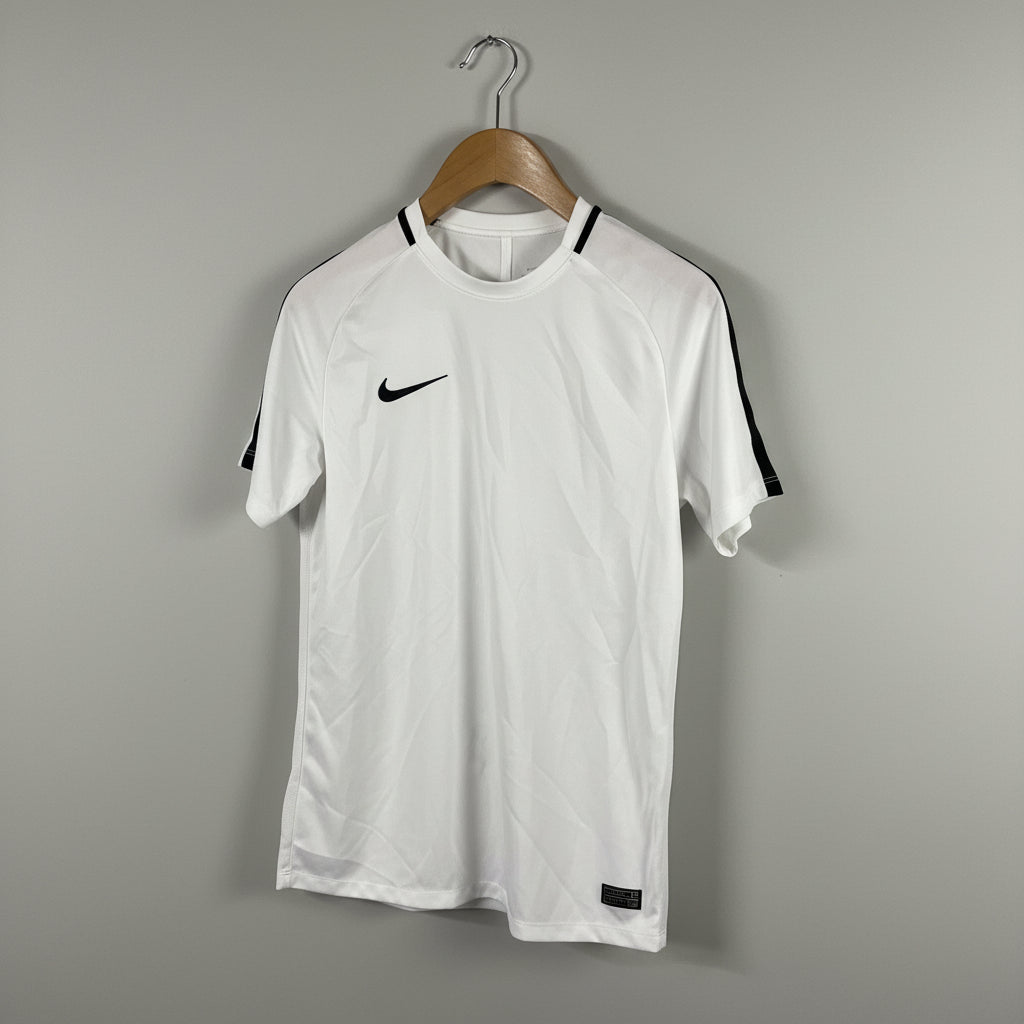 Men's Nike Dri-FIT Academy football top in size Medium