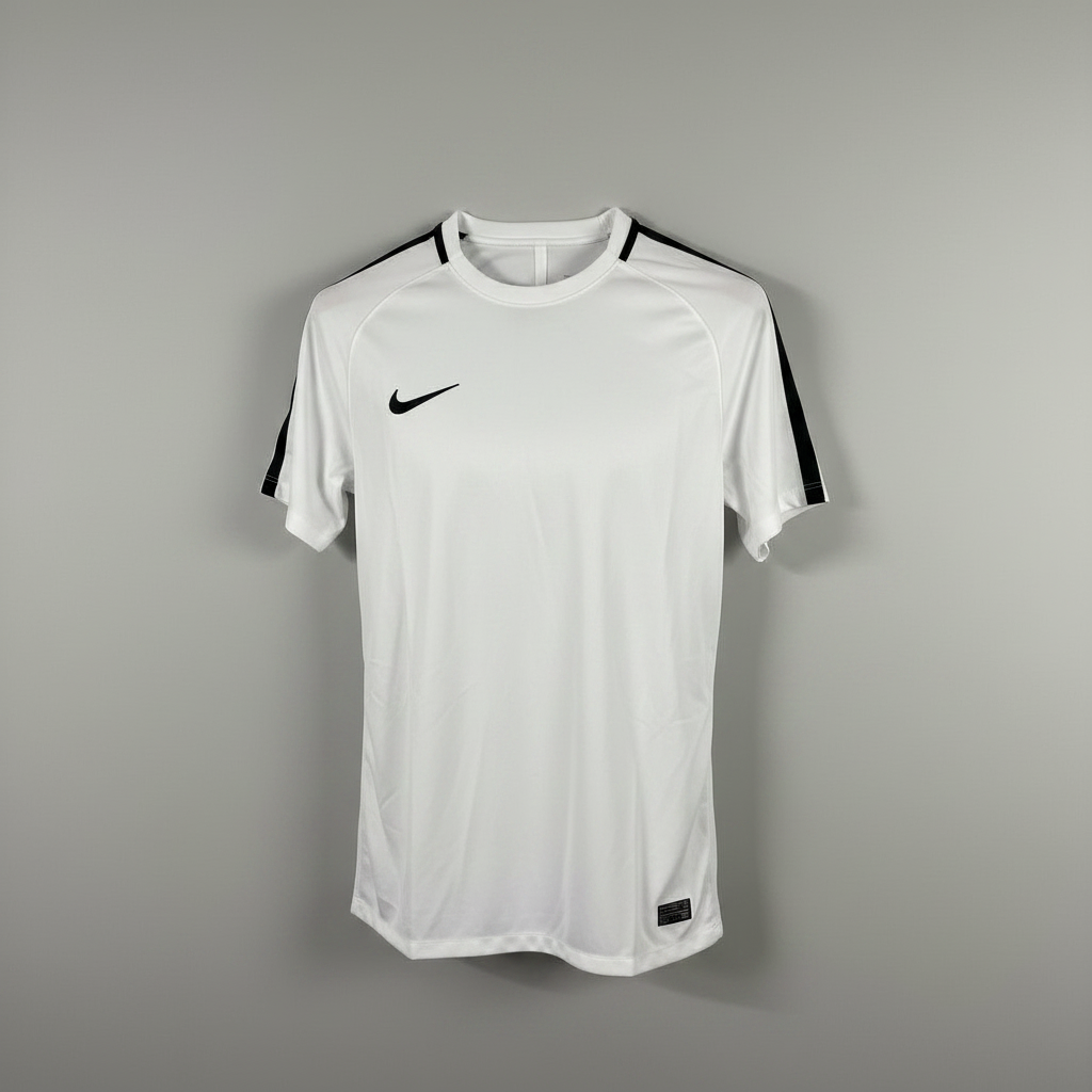Men's Nike Dri-FIT Academy football top in size Medium