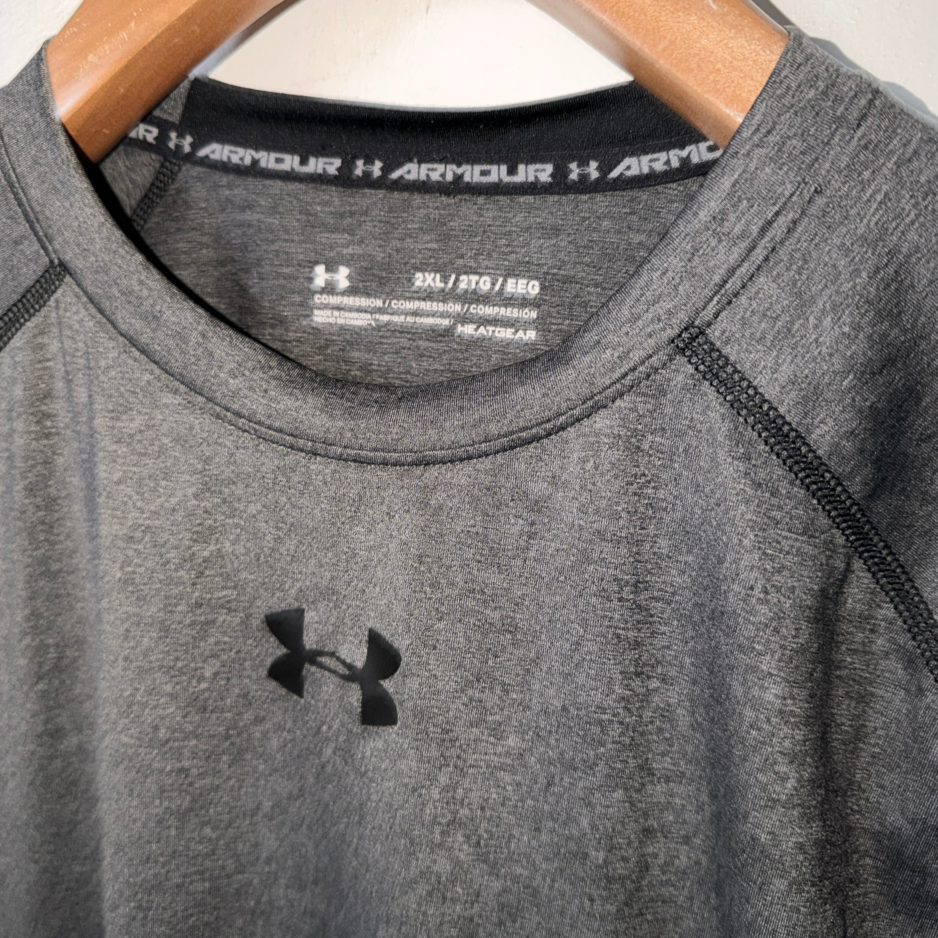 Under Armour Men's HeatGear Armour Compression Short Sleeve Shirt in graphite gray. SKU7448