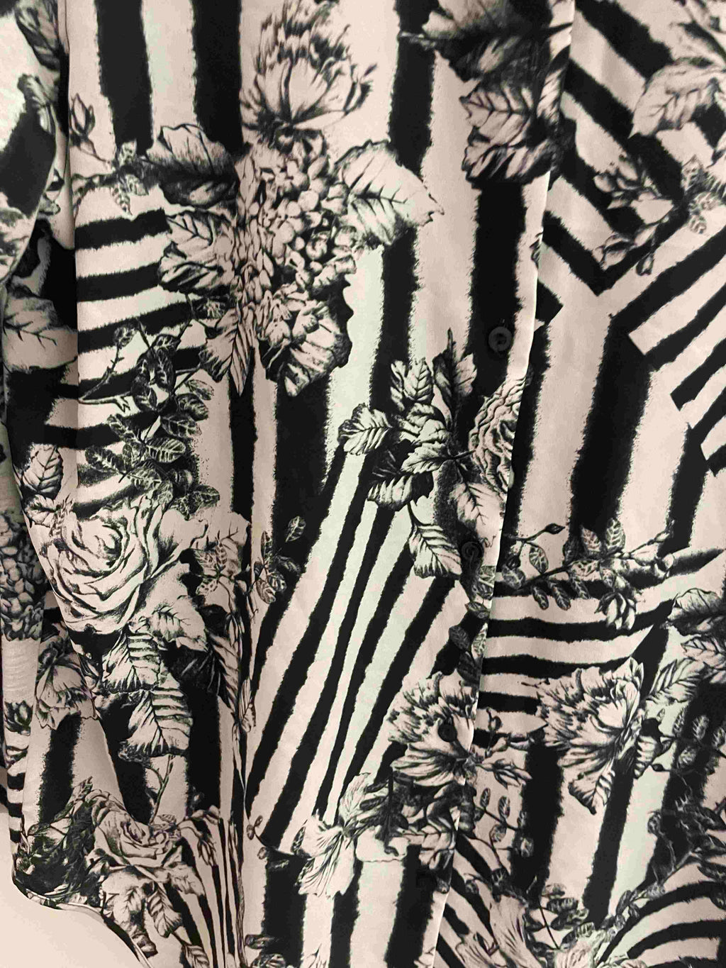 Vintage H&M black and white floral pattern medium women shirt
