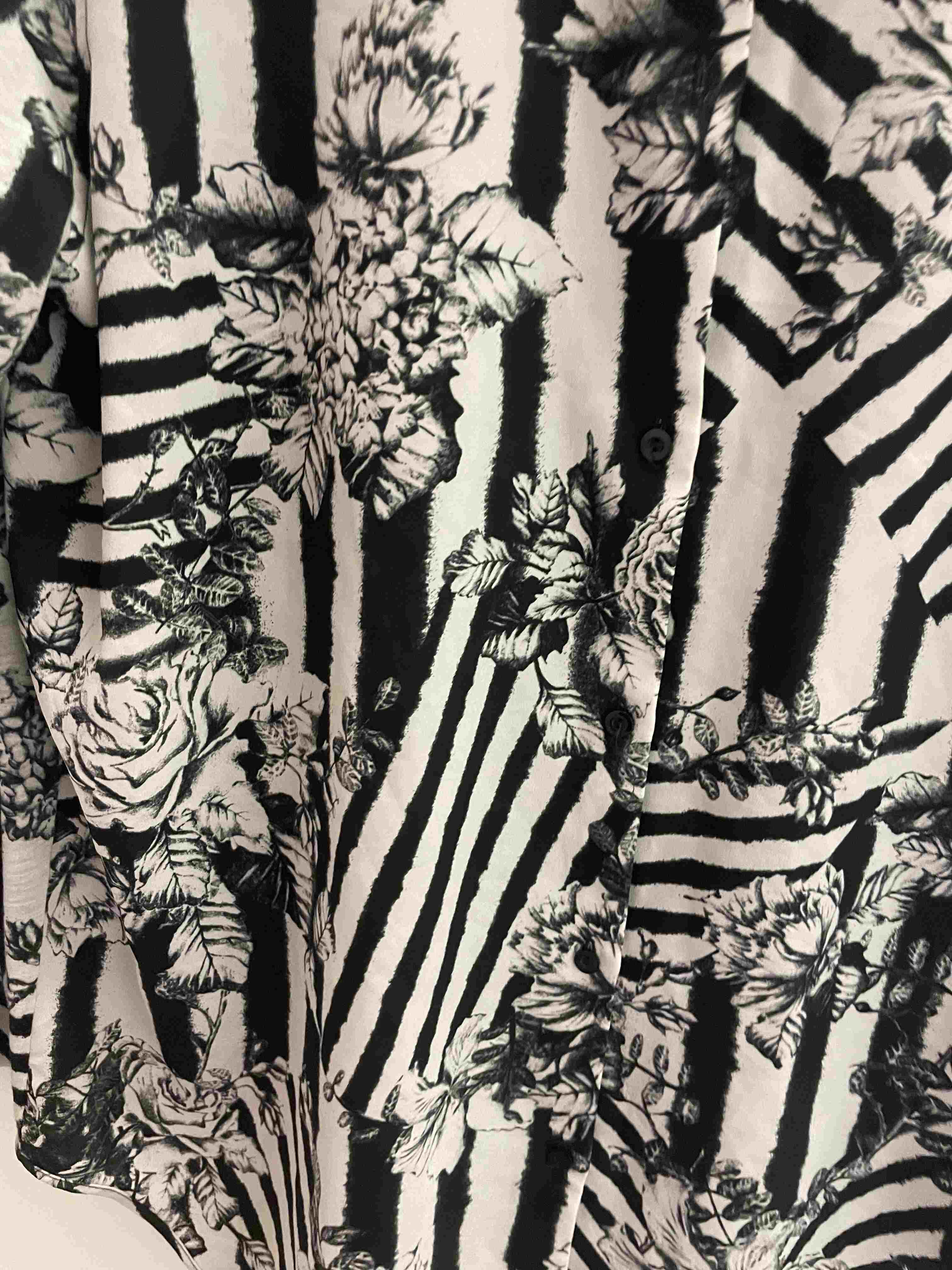 Vintage H&M black and white floral pattern medium women shirt