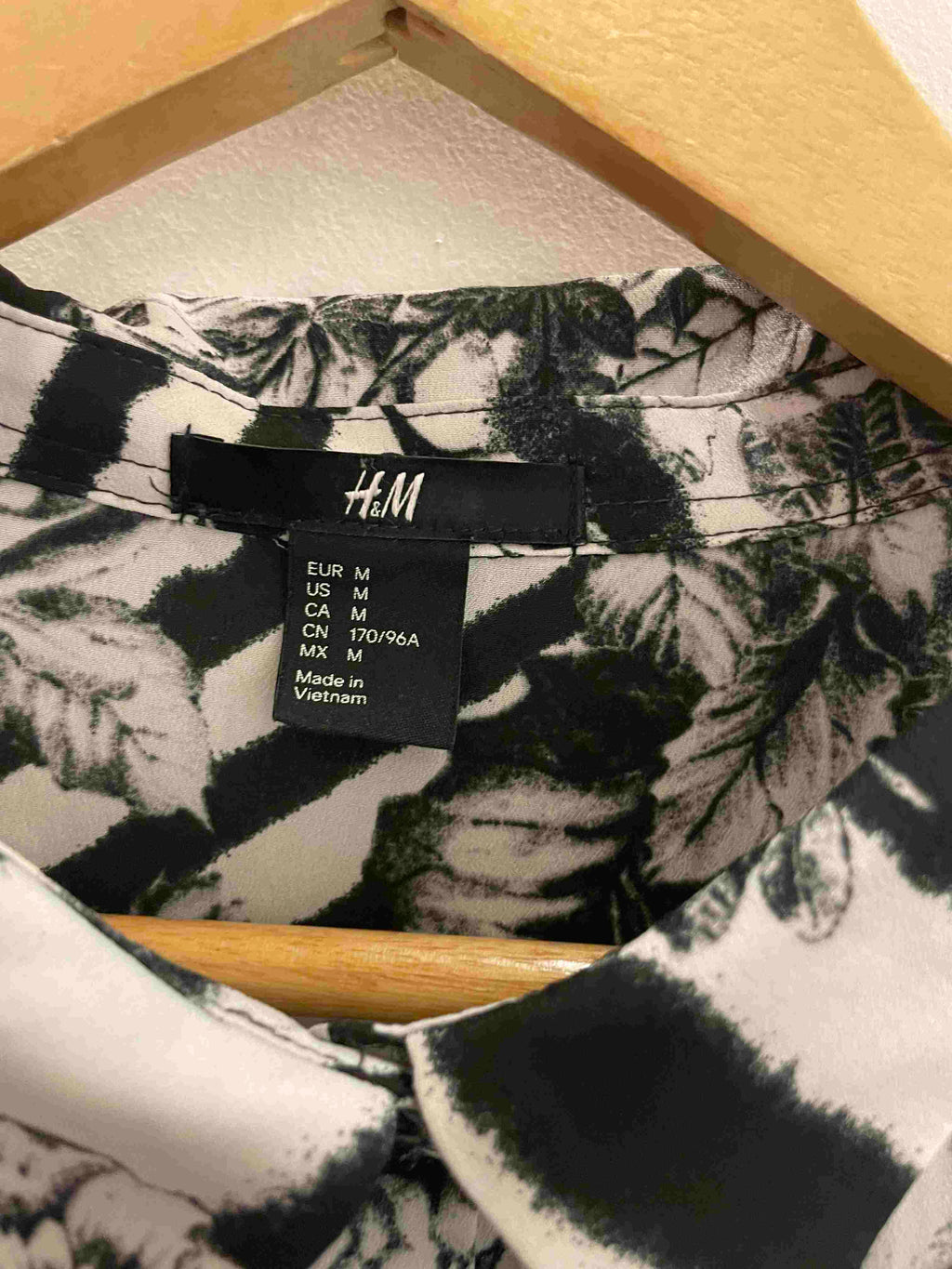 Vintage H&M black and white floral pattern medium women shirt